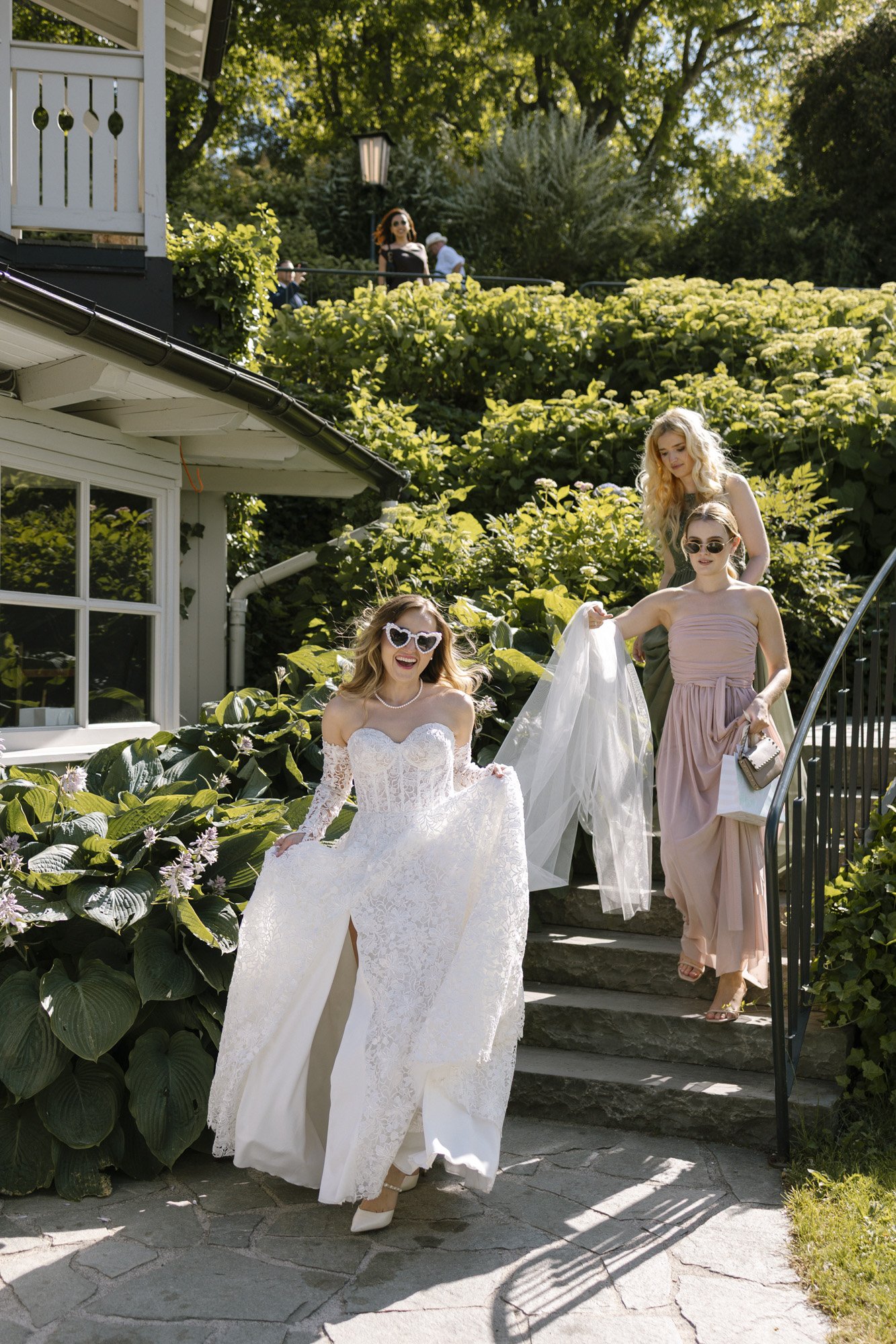 bride with her bridesmaids, fernblick wedding in austria