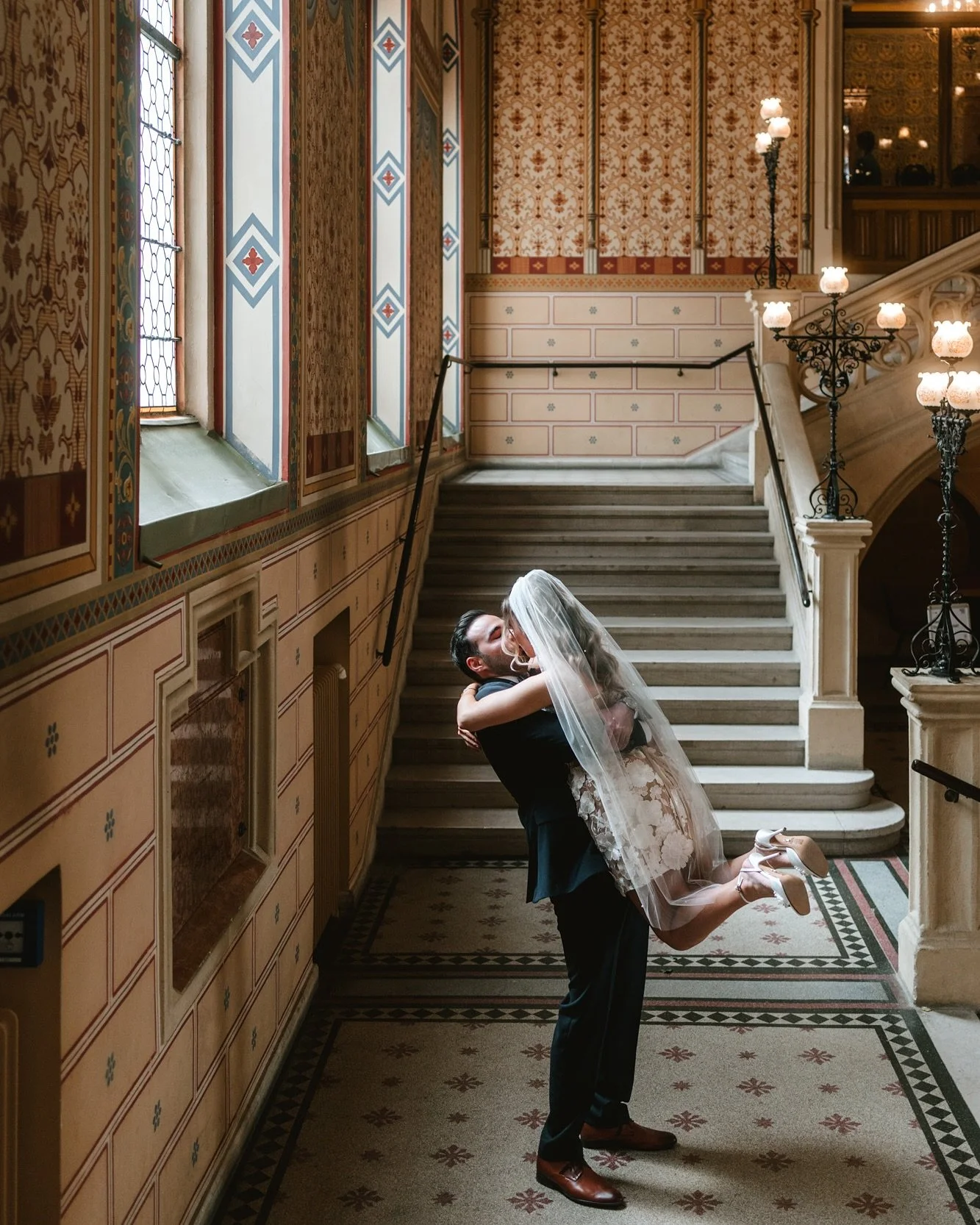 One of the most beautiful registry offices (just look at that staircase!) and this gorgeous couple&hellip; Counting down the days to their church wedding 🫶
.
#weddinginvienna #viennaphotographer #weddingphotographervienna #viennaaustria #viennaweddi