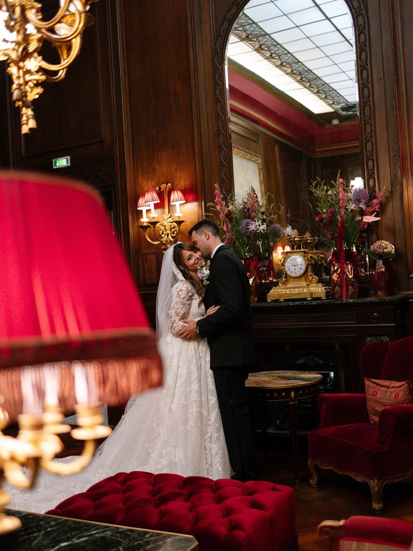 It was such a pleasure to capture this wedding full of Viennese charm ✨
From a timeless ceremony at St. Peter&rsquo;s Church, to a horse-drawn carriage ride through the city streets, and an unforgettable celebration at the iconic Hotel Sacher. As a w