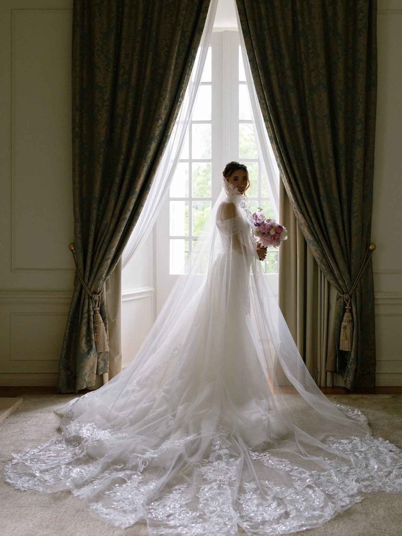 Caroline and Darren&rsquo;s fairytale wedding in the elegant interiors of the Popielow Palace, a ceremony conducted in three languages, touching speeches, a mapping on the palace with their story and much more, but before that&hellip; I have a few ph