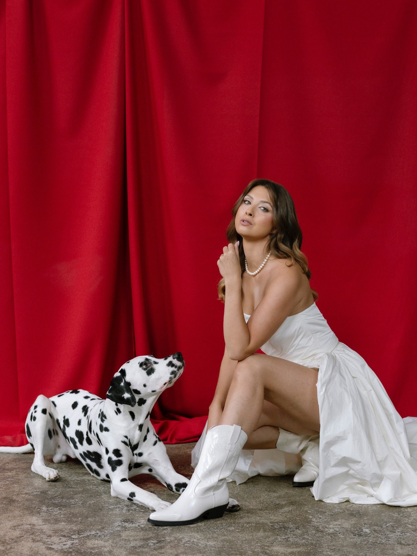 Red roses, chilli and cowboy boots 🌶️
Sometimes it&rsquo;s worth stepping outside the box. Even though I love classic white and minimalism, I even more love color. That&rsquo;s why I&rsquo;m glad I had the opportunity to create this unique project w