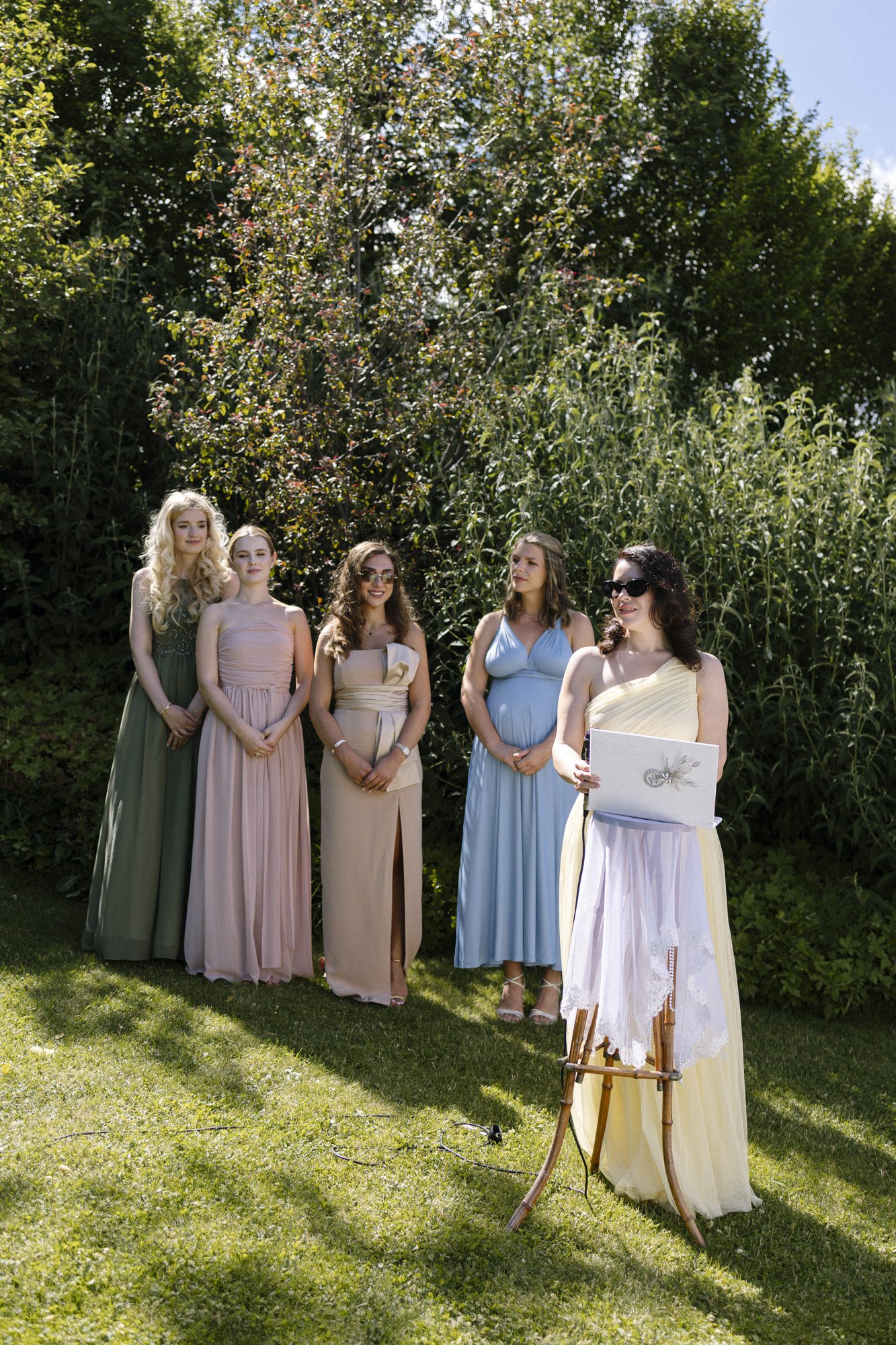 bridesmaids during wedding ceremony, wedding photographer fernblick
