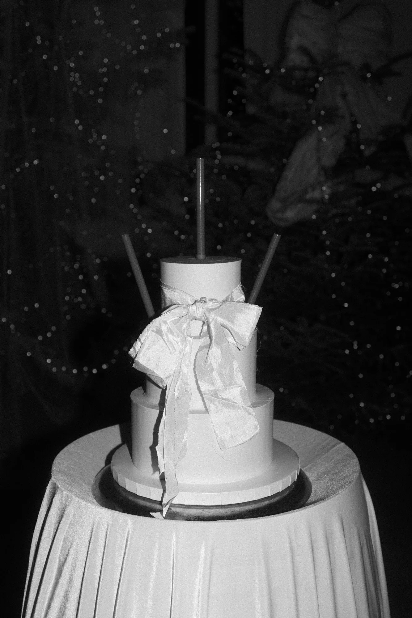 wedding cake shot at villa love captured by krakow photographer
