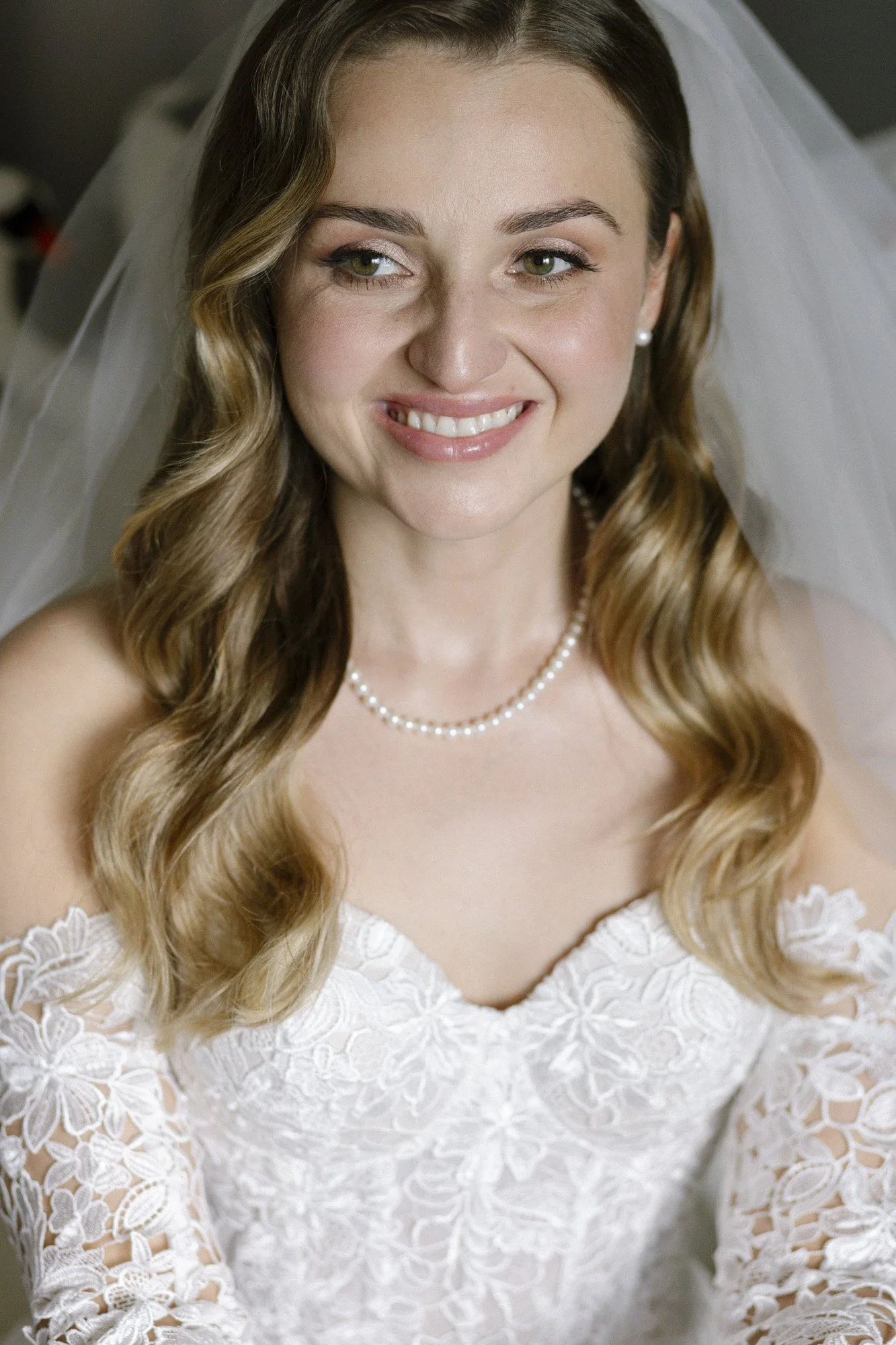portrait of bride during the wedding at fernblick, wedding photographer vienna
