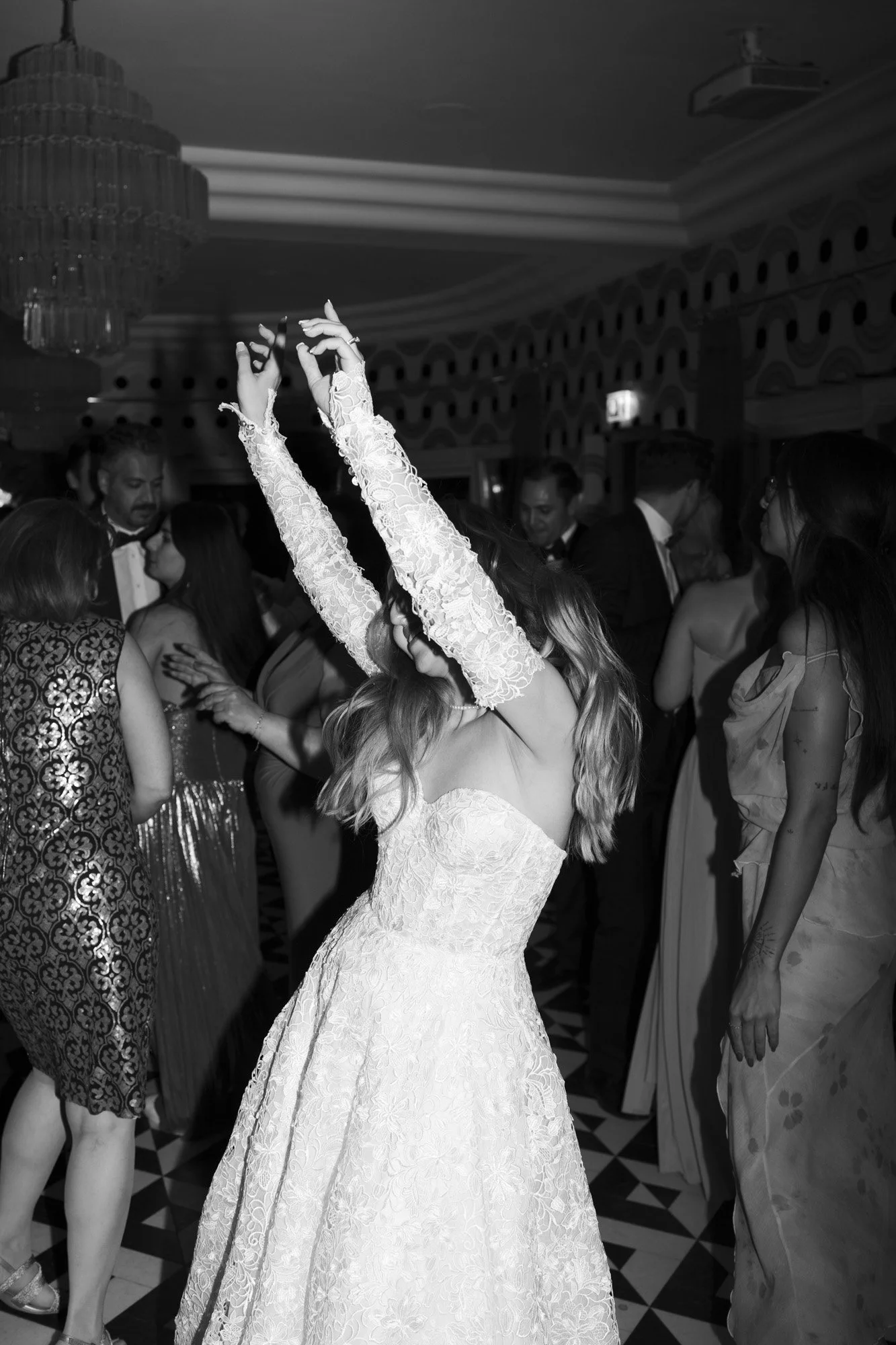 bride is dancing, wedding at fernblick