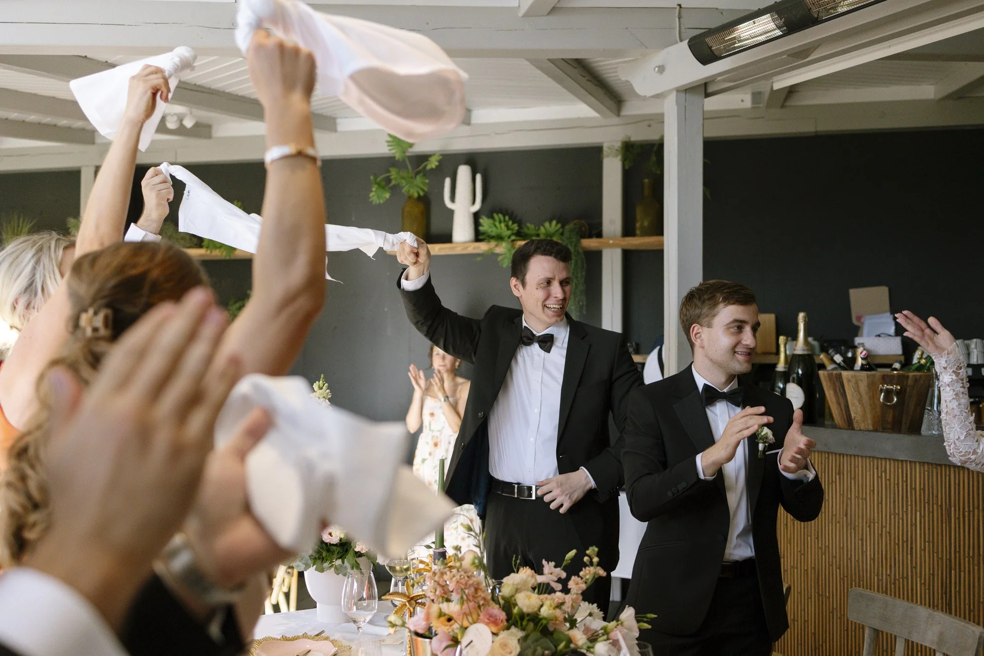 guests are waving handkerchiefs, wedding reception at fernblick