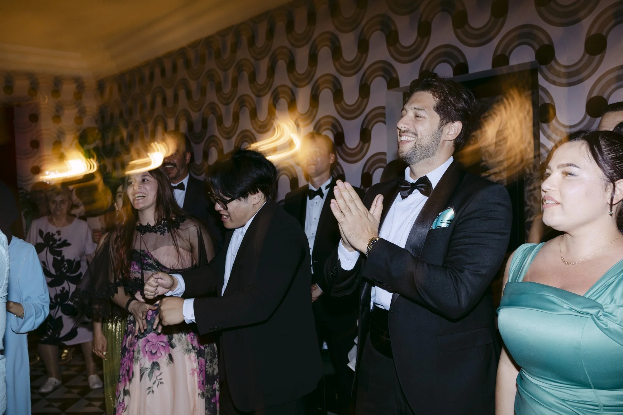 people having fun and dancing, wedding party at fernblick