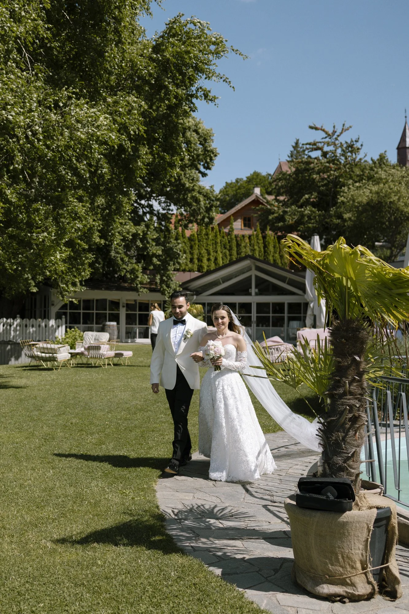 bride and groom entrance, wedding ceremony at fernblick, wedding photographer based in vienna