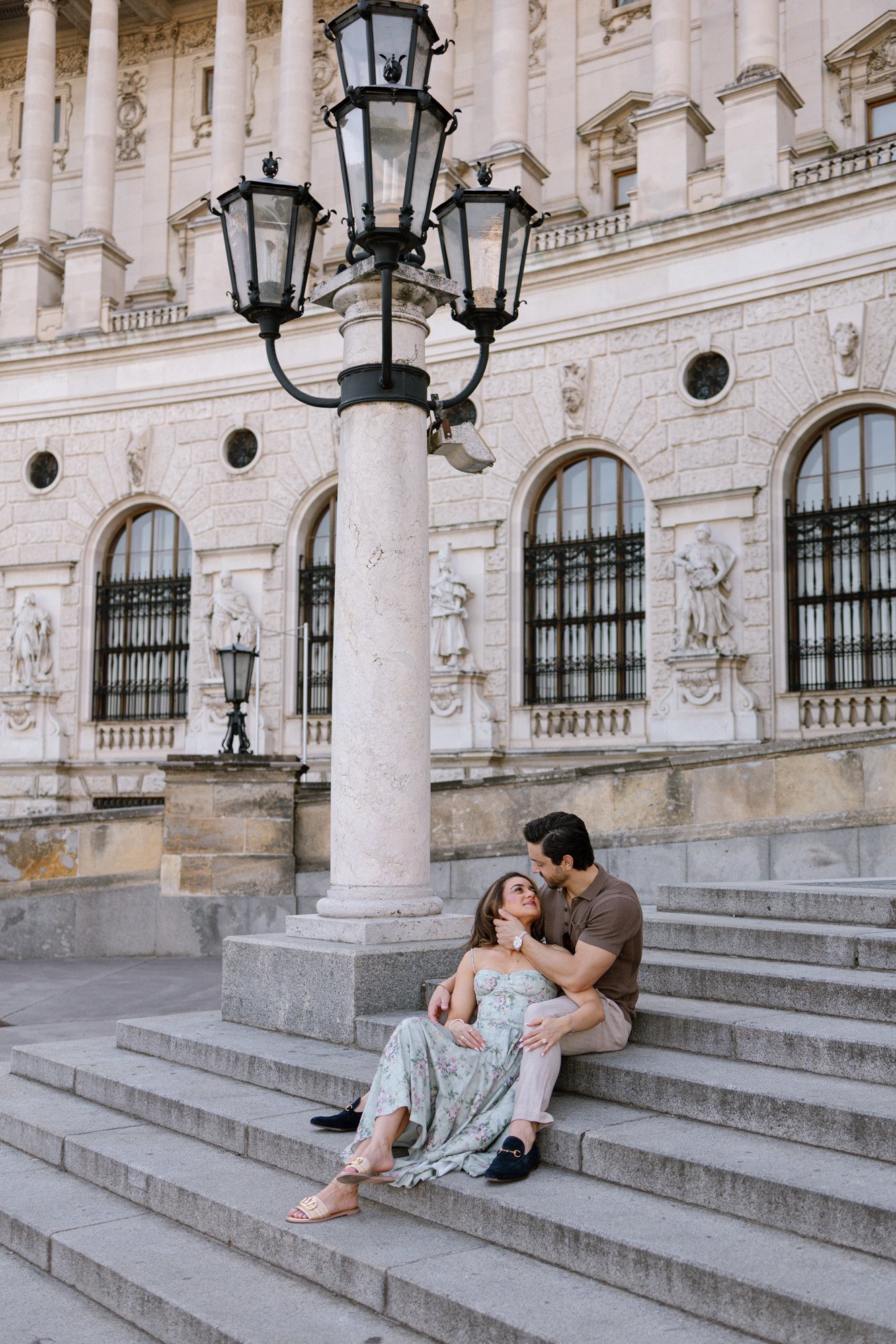 Couple session in Vienna with warm natural tones