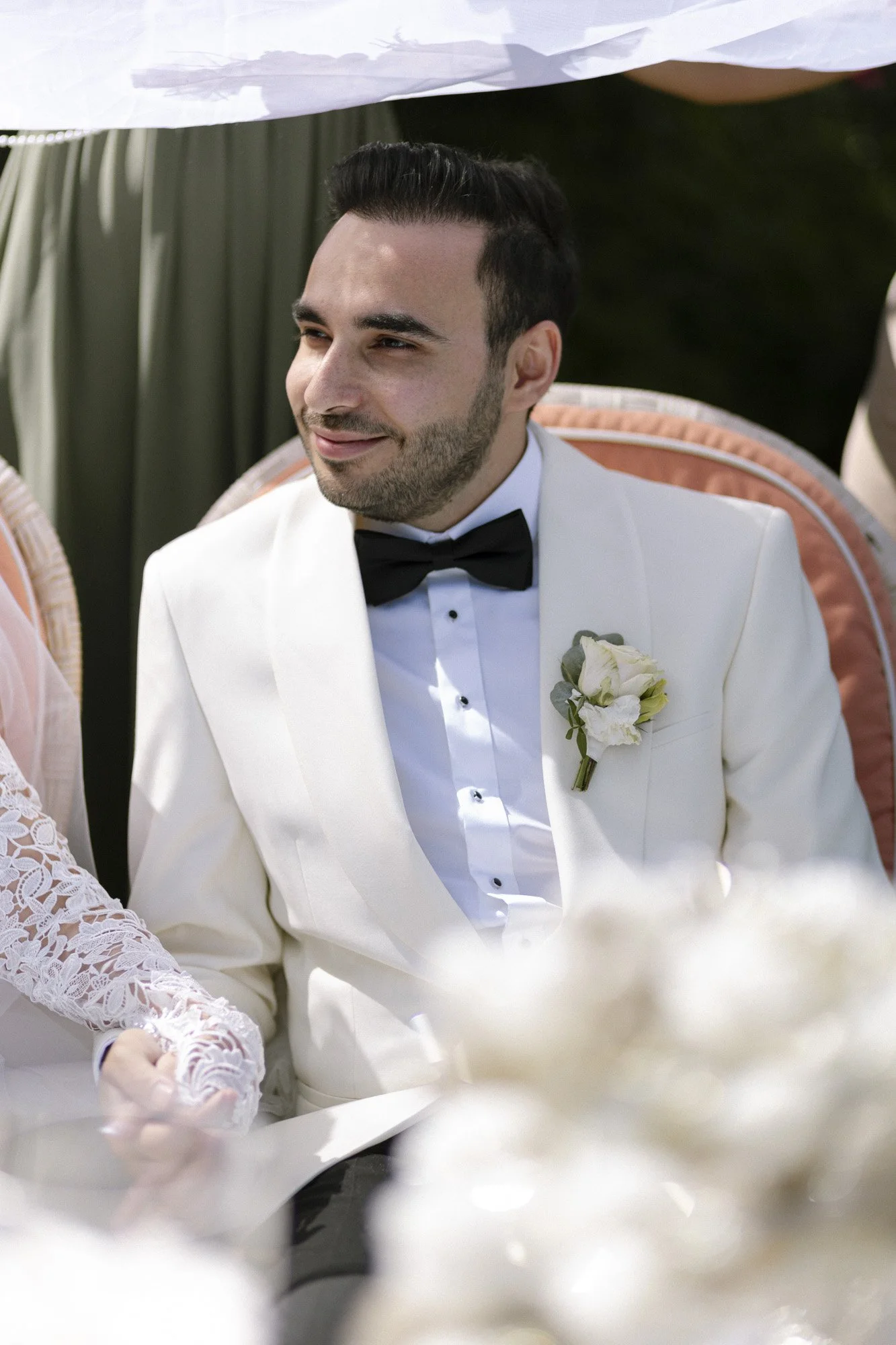 portrait of the groom, ceremony at fernblinck austria, wedding photographer vienna
