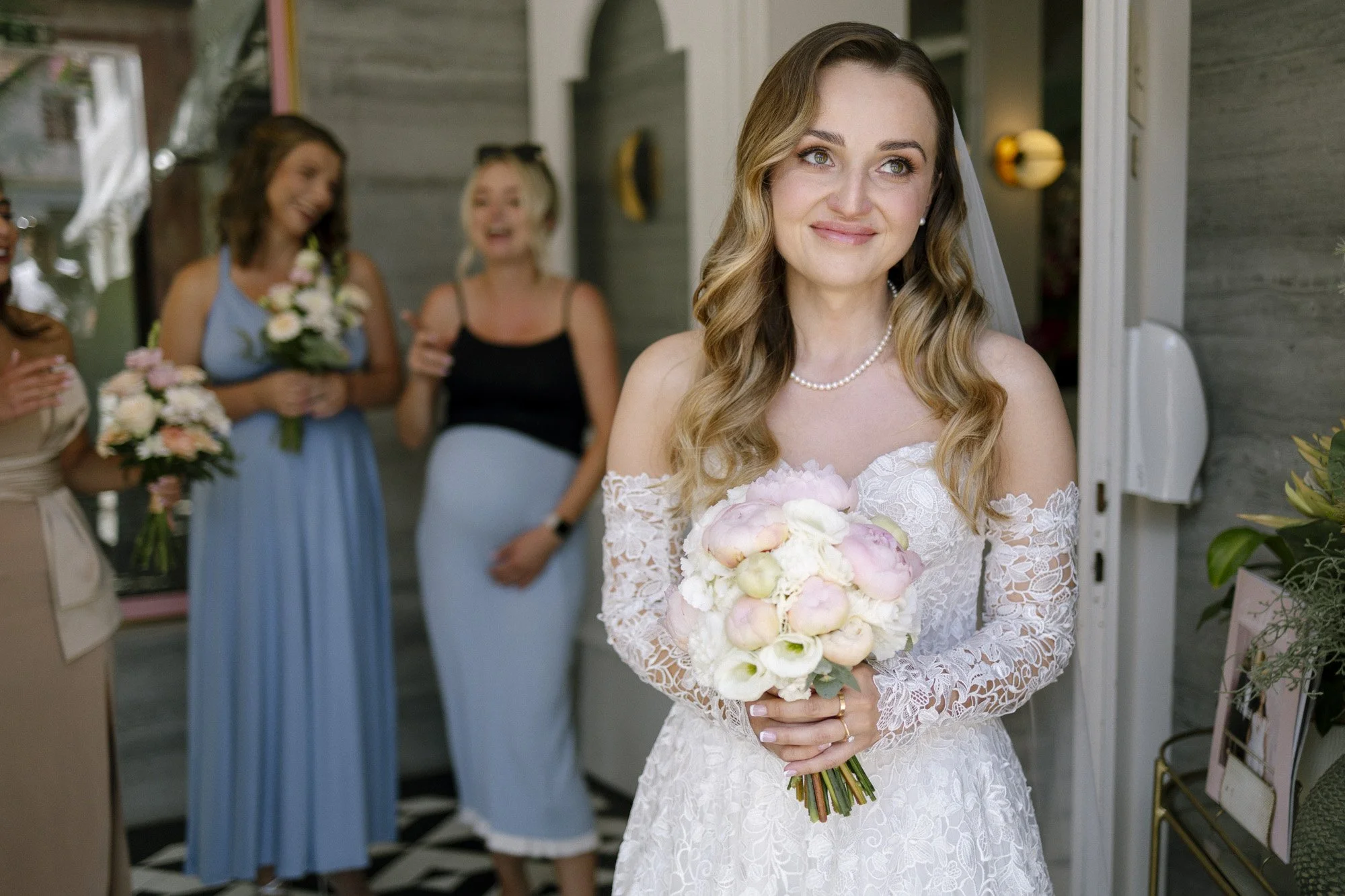 bride before the ceremony, wedding photographer in fernblick