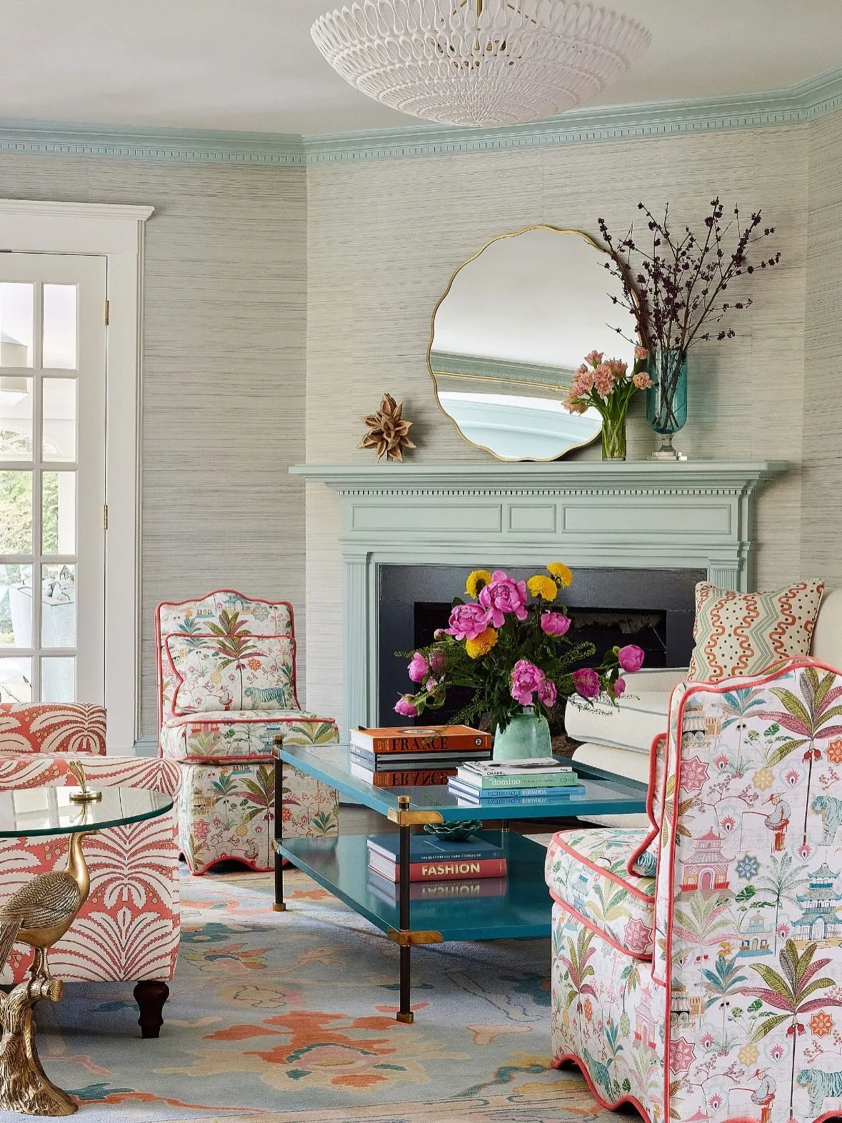 Seat happens! The best host always has a few &ldquo;pull-up-and-party&rdquo; seats ready to float wherever the conversation lands.
.
.
.
Photo 1:
Design: @kristinaphillipsinteriordesign 
Photography: @juliadags 
Styling: @parkerbowielarson 

Photo 2: