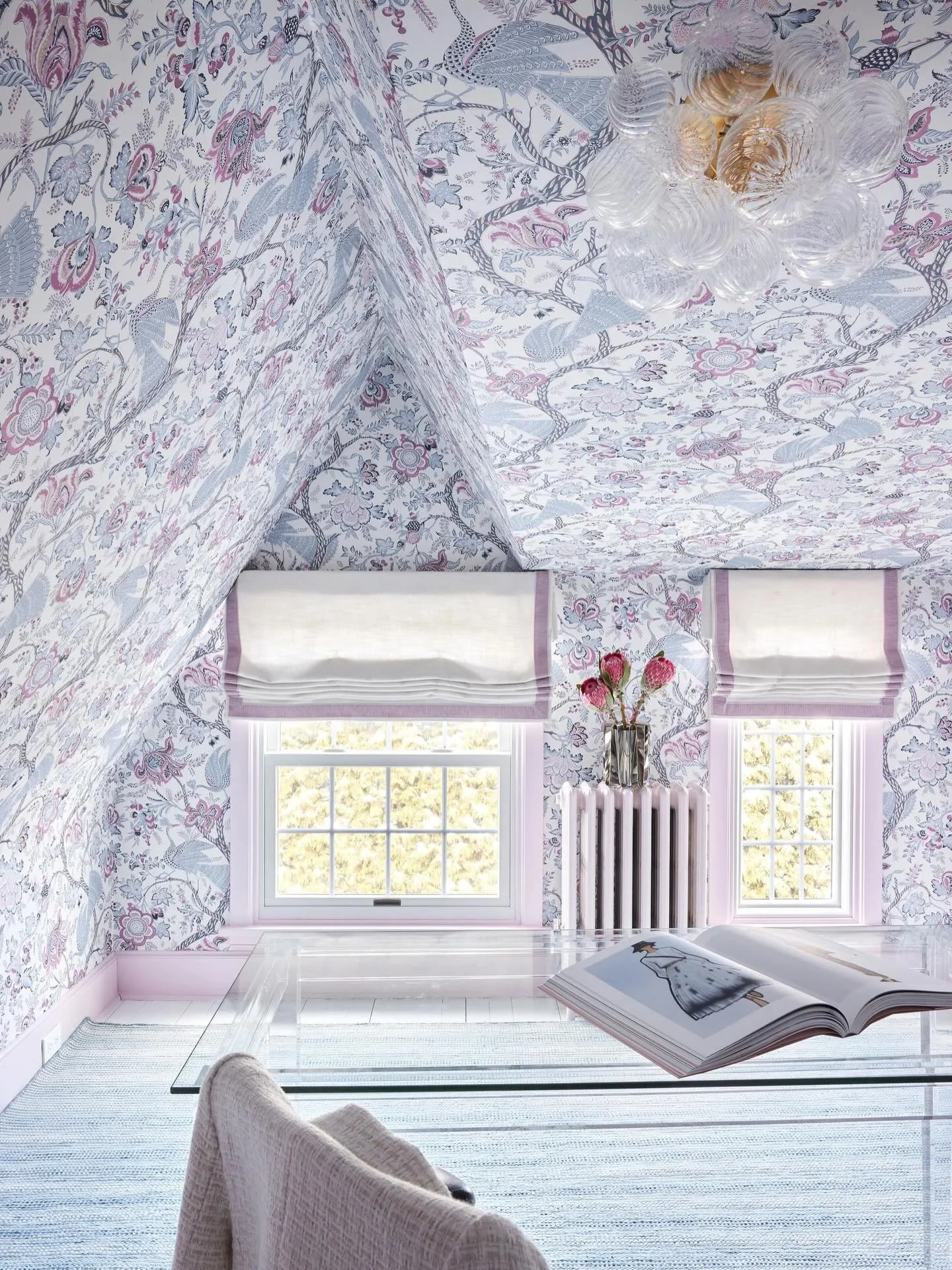 Your three most-loved images of 2025. The common thread? Vibrant color, thoughtful layering, and that &ldquo;happy&rdquo; feeling. Here&rsquo;s to an even brighter 2026 ✨
.
.
.
Photo 1: 
Design: @kristinaphillipsinteriordesign 
Photography: @juliadag