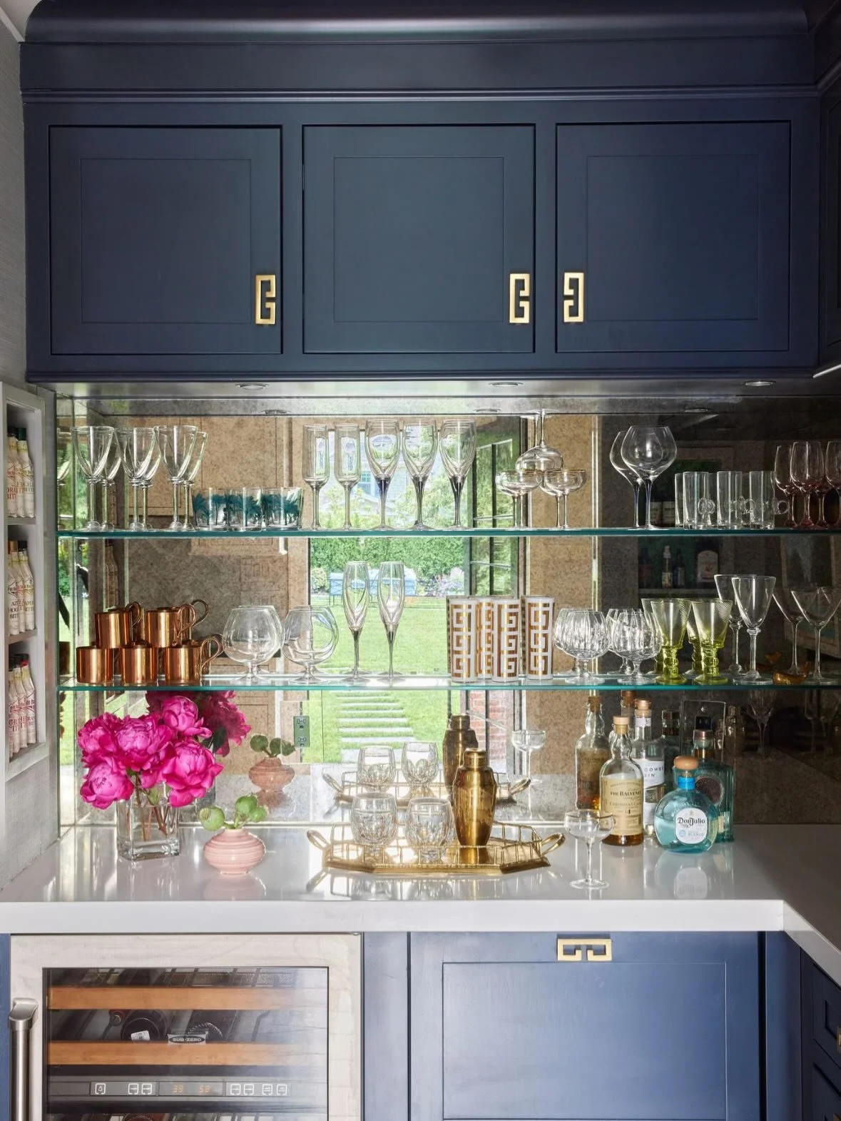 Serving looks. Also serving drinks. A home bar doesn&rsquo;t have to be a grand, designated &ldquo;statement&rdquo; moment to feel special. Sometimes it&rsquo;s a tucked-in niche, a styled tray, a cabinet that pulls double duty, or a little corner th