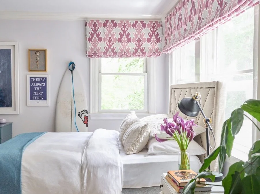 As summer starts to wind down, I&rsquo;m holding onto every last bit. Salty air, sandy feet and rooms that keep that summer feeling going just a little longer. 🌸
.
.
Design @kristinaphillipsinteriordesign 
Photo @janebeilesphoto 
.
#bathroom #coasta