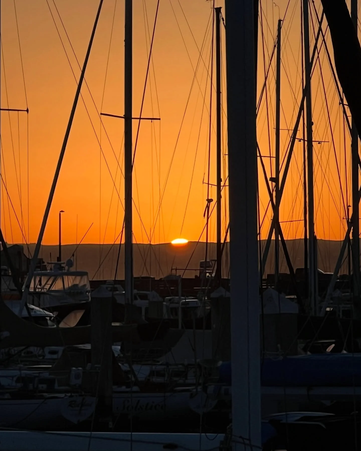 Sunrise today in Monterey ☀️- a great day for a sail! ⛵️
.
🔗 in bio for info and booking 🌈
.
.
.
.
#sailing #monterey #sailingcharter #sailingyacht #getoutdoors #montereybay
