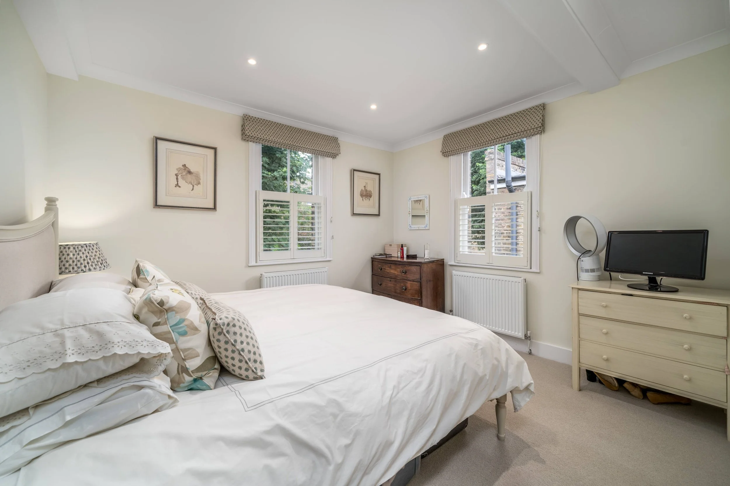 Clapham Old Town, Clapham — Lillie Bridge Commercial and Residential