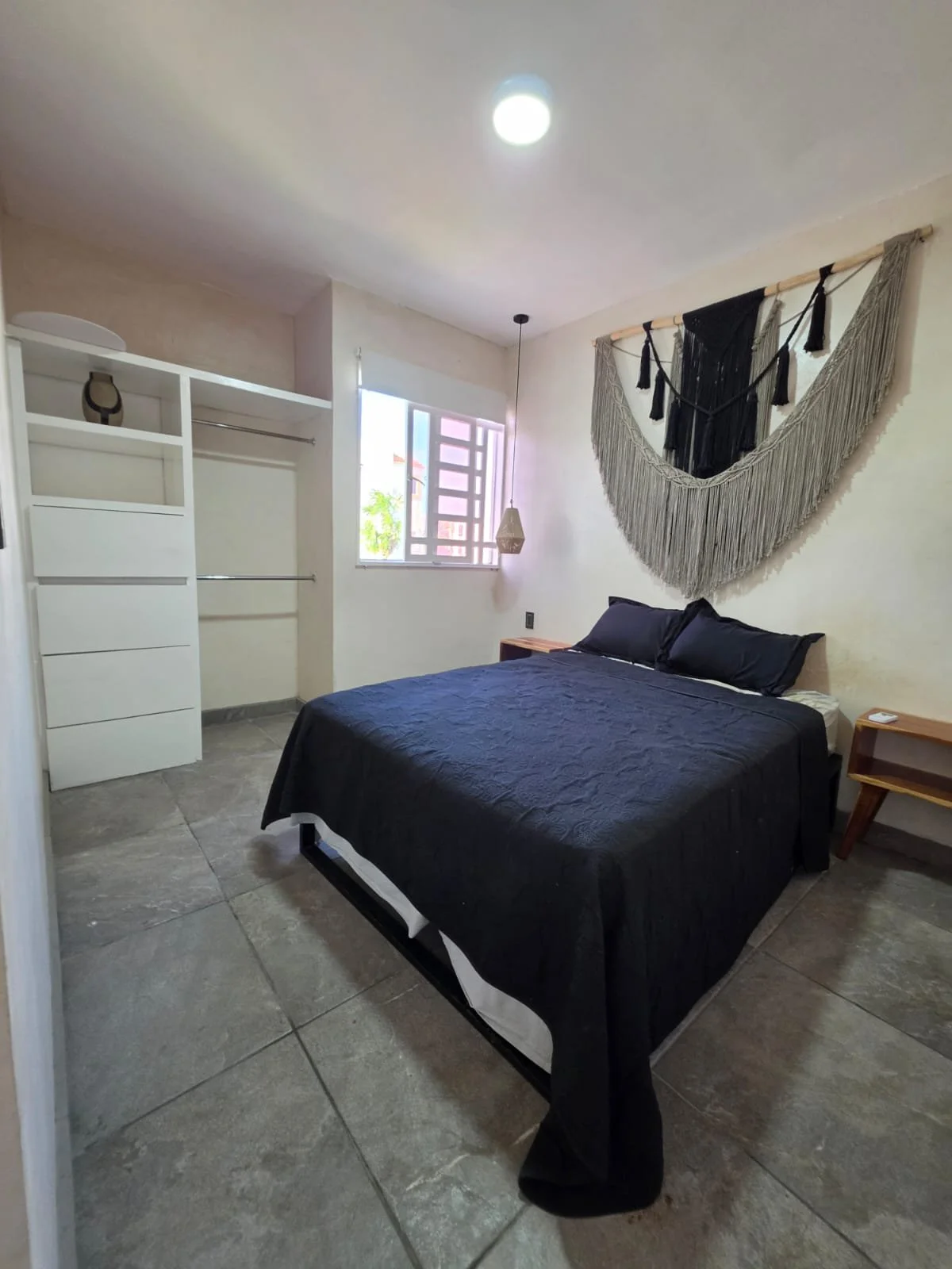 Recámara principal con clóset, departamento en renta en Tulum