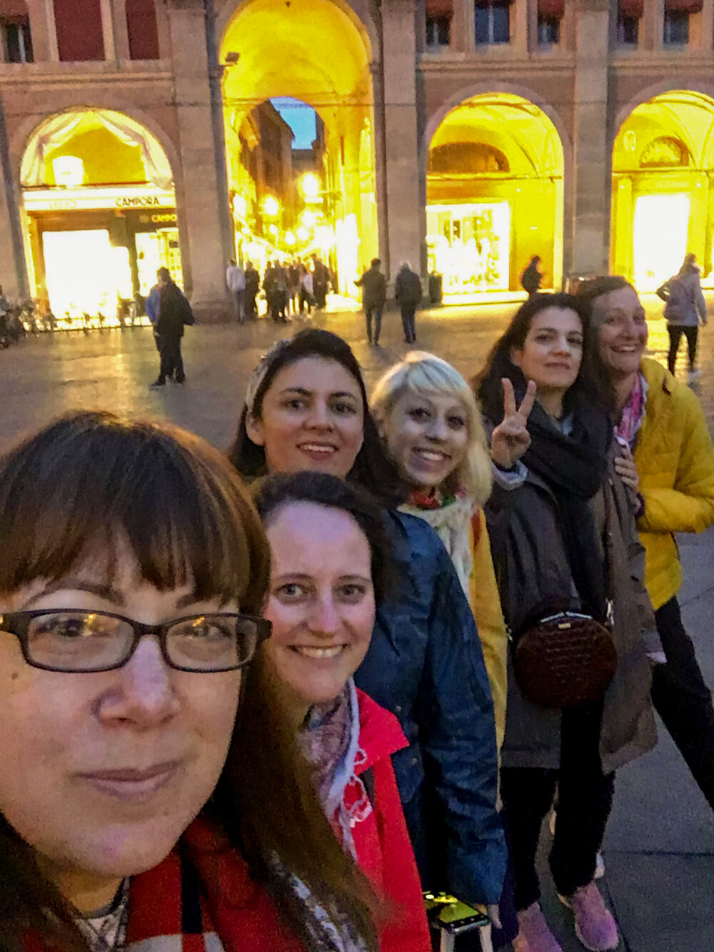  Twilight in the Piazza Maggiore. L-R: Jennifer, Andrea, Devon, Kathryn, Sofia, Tanja 