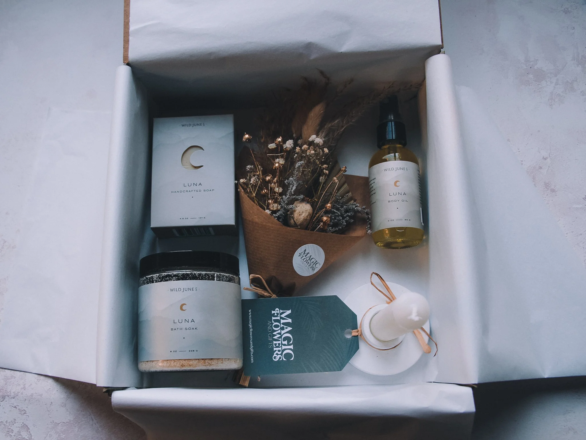 The LUNA Magic Gift Box