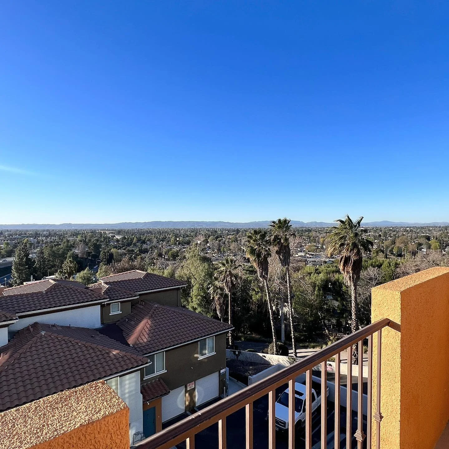 hi hello and happy (belated) 2023 🦋

thank you internet for allowing me to take a couple months off! a ton of life stuff happened quickly and I tend to forget Instagram exists when things get crazy ☺️

stoked to say we&rsquo;re back in LA!!!! lots o