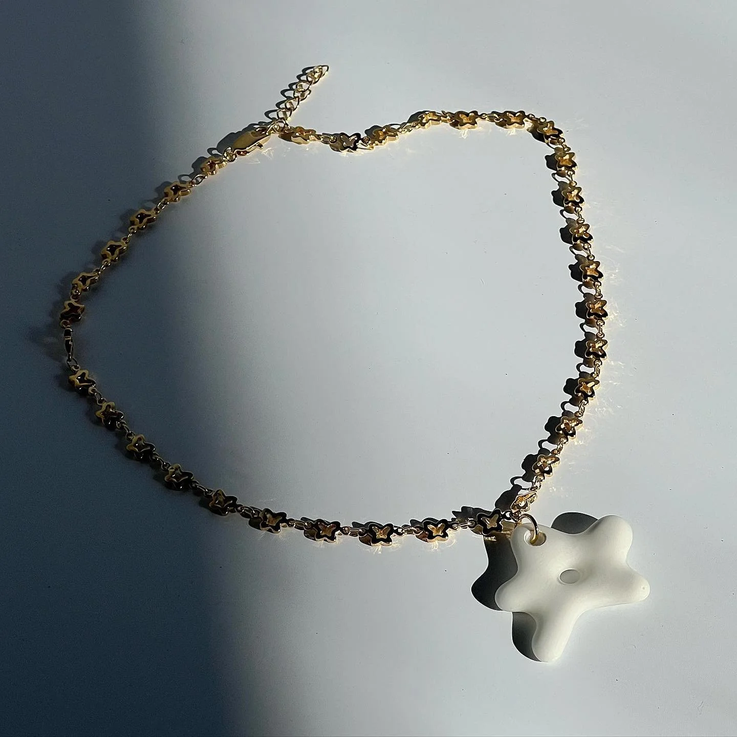 💫🦋💫 

Thoroughly enjoying vaca but excited to get back to the studio in a few days !!! ☺️

☁️☁️☁️☁️☁️☁️☁️☁️

#handmade #handpainted #plaster #plasterart #plasterlove #cementlove #goldjewelry #claypendant #stoneware #art #design #painting #jewelry 