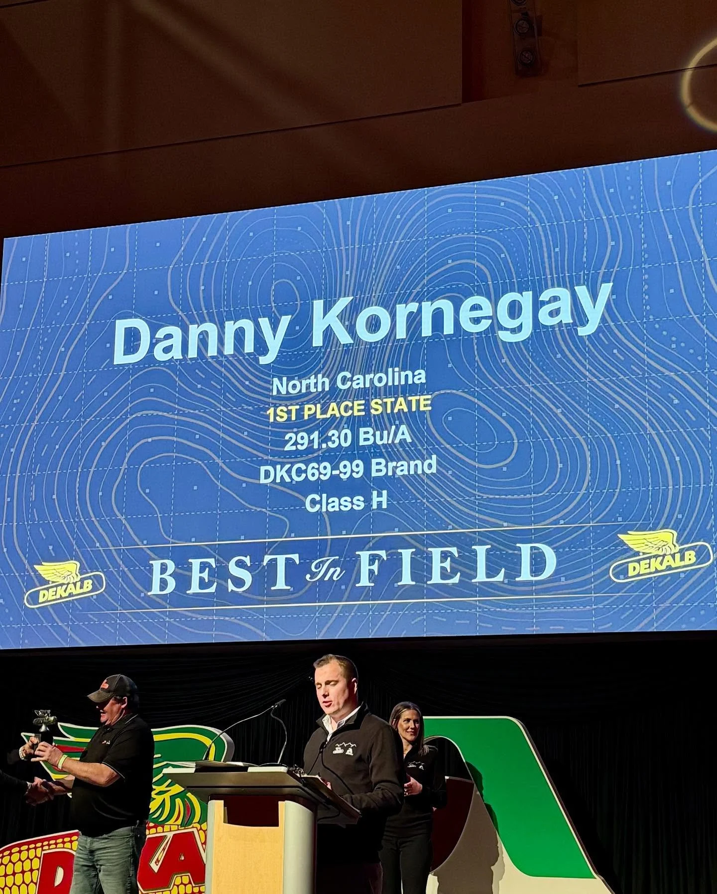 There may have been one name on the big screen as one of the #nationalcornyieldcontest winners at the @commclassic, but that man will be the first to tell you who the credit goes to. 

The hard work, thoughtfulness and planning of our farm management