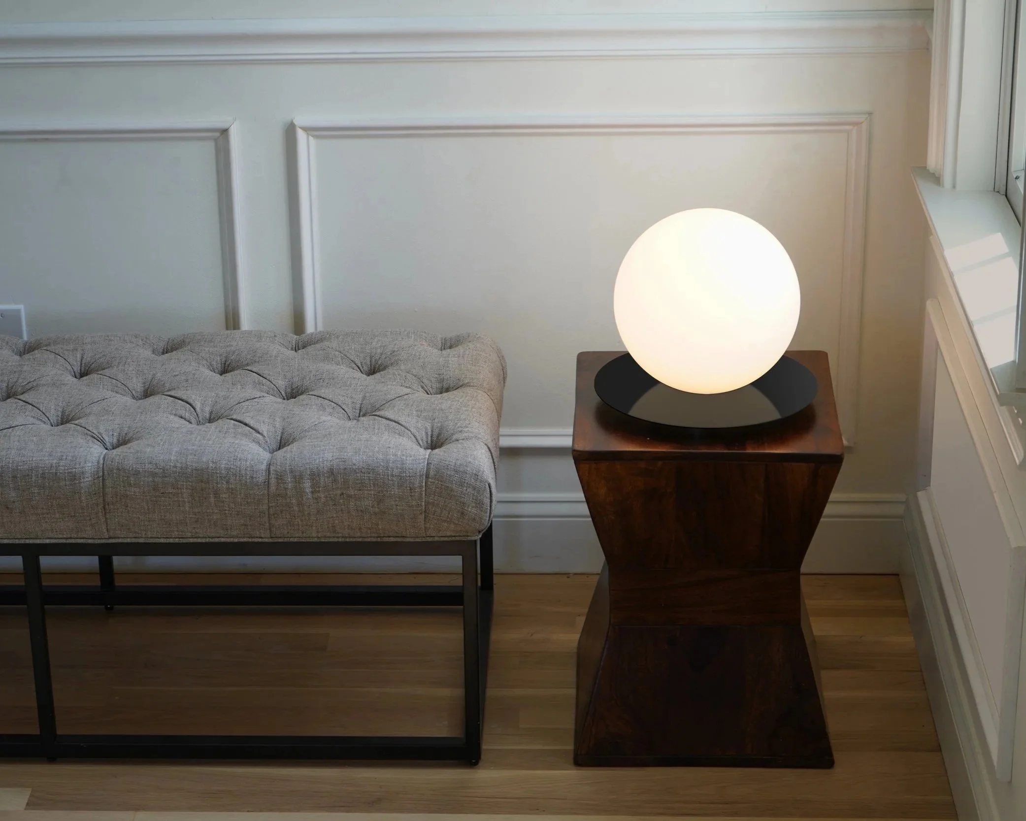 bola-sphere-table-evironmental-wooden-table-bench_matteblack_300_download.jpg