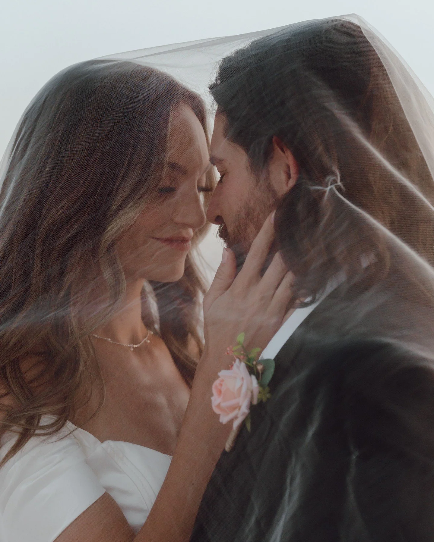 So Pretty! 

&bull;  models: @Ashlynandmasonb
&bull;  hair &amp; makeup: @empurcellbeauty
&bull;  florals: @burgundyloftflorals
&bull;  jewelry: @joharibridal 
&bull;  planner: @contentdayswithgi