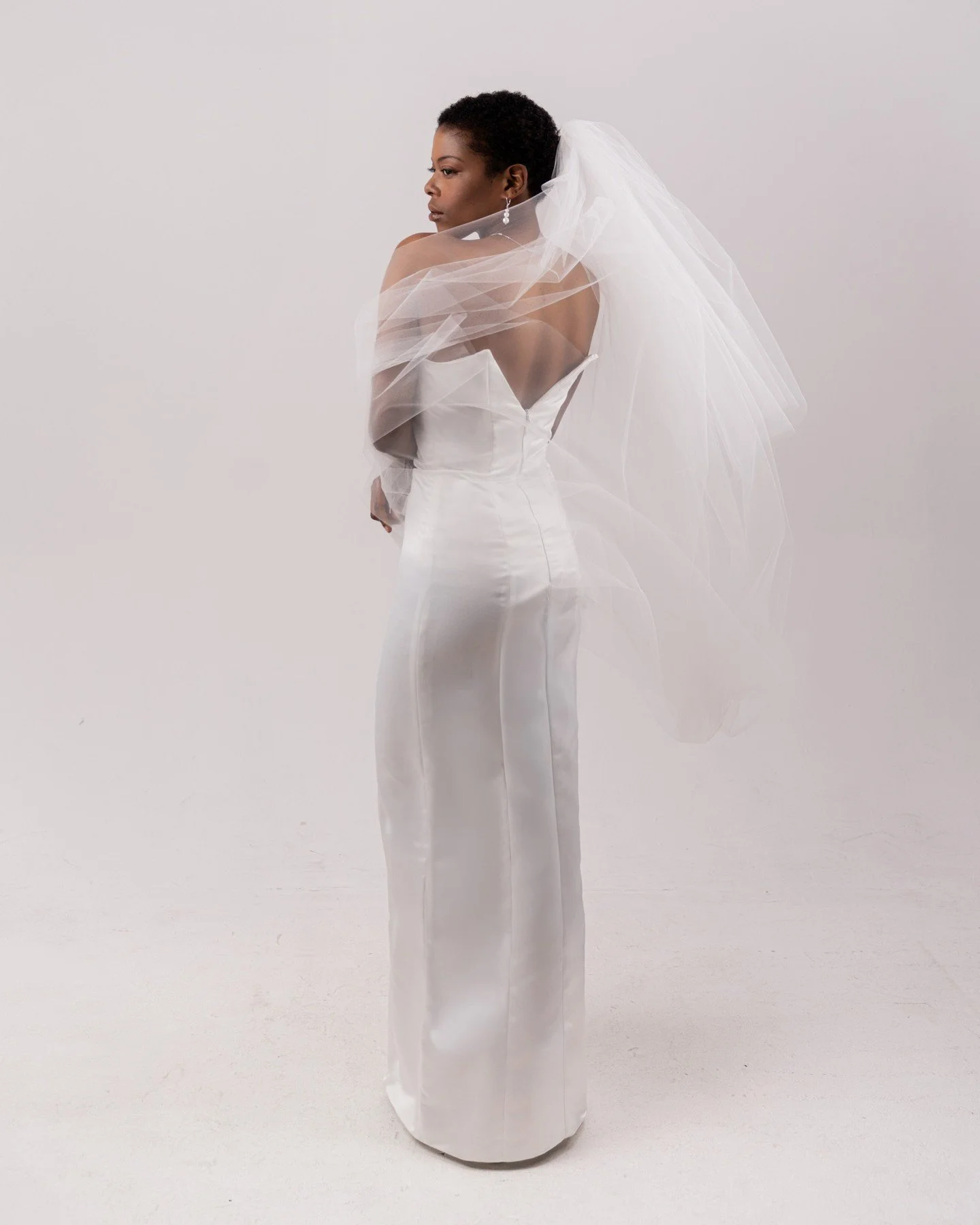 The Carrie veil features three layers of delicate illusion tulle. This design adds volume while its minimalist style keeps it playful without being too much. Wear it as a blusher or let all the layers cascade behind you as you walk down the aisle. It