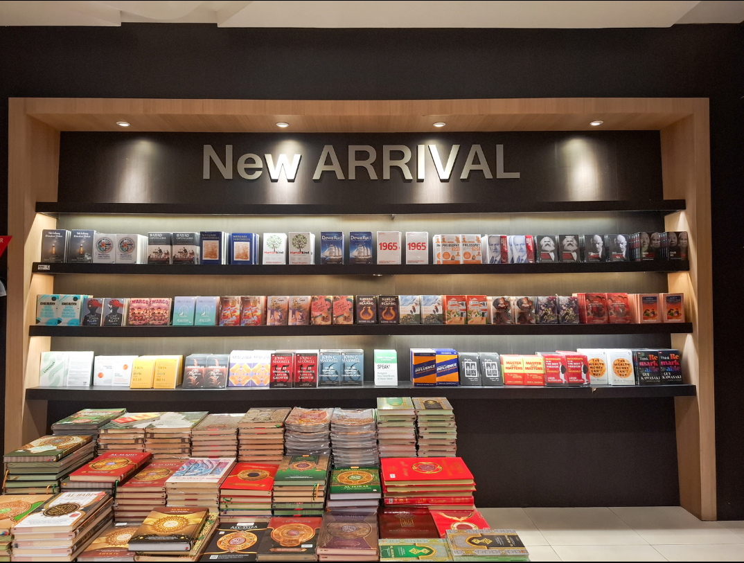 Barnes &amp; Noble Was Given Up For Dead. It Came Back By Trusting Its Own People.