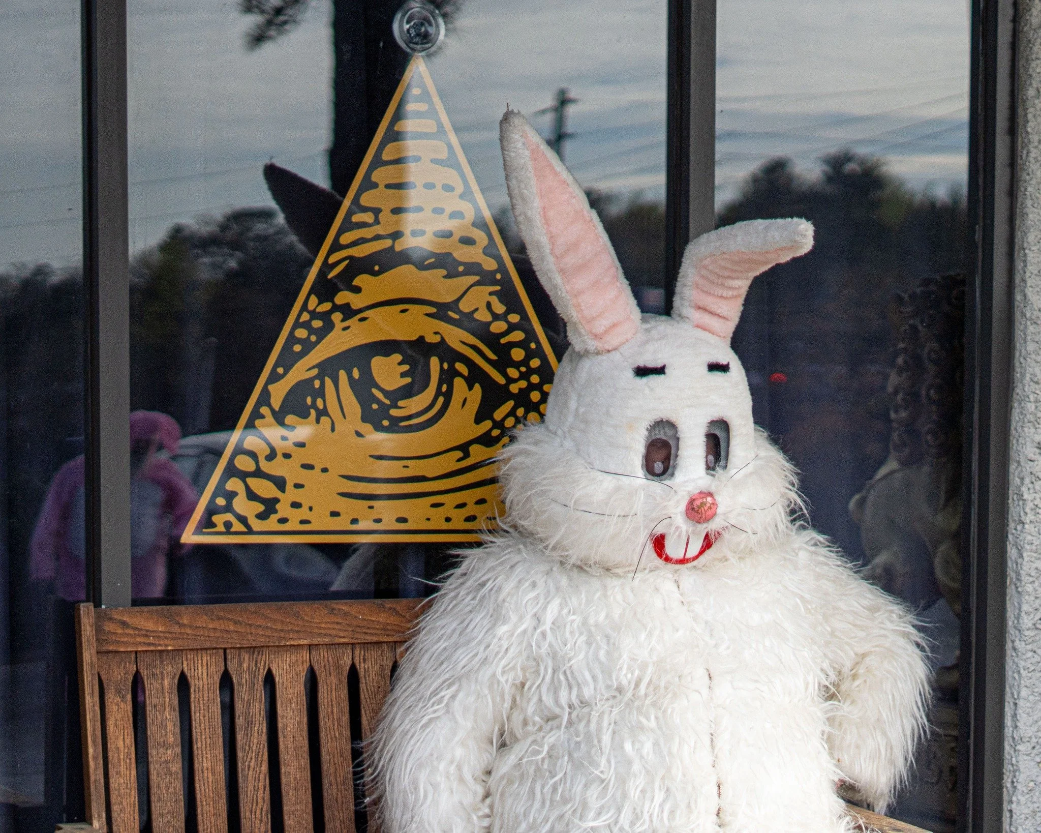 Saturday, April 4th, The Easter Bunny hops into The Oddities Museum!

We will be hosting Retro Easter portrait sessions from 2:00pm-10:00pm. Come get a certified odd photo with the family or take part in our adults only hours after 5pm! Includes entr
