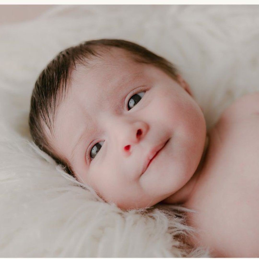 I had the pleasure of photographing sweet baby Sofia and her gorgeous mama for a newborn session on a chilly fall day. It was a magical experience, capturing those precious first moments together in my cozy studio. The session was filled with love an