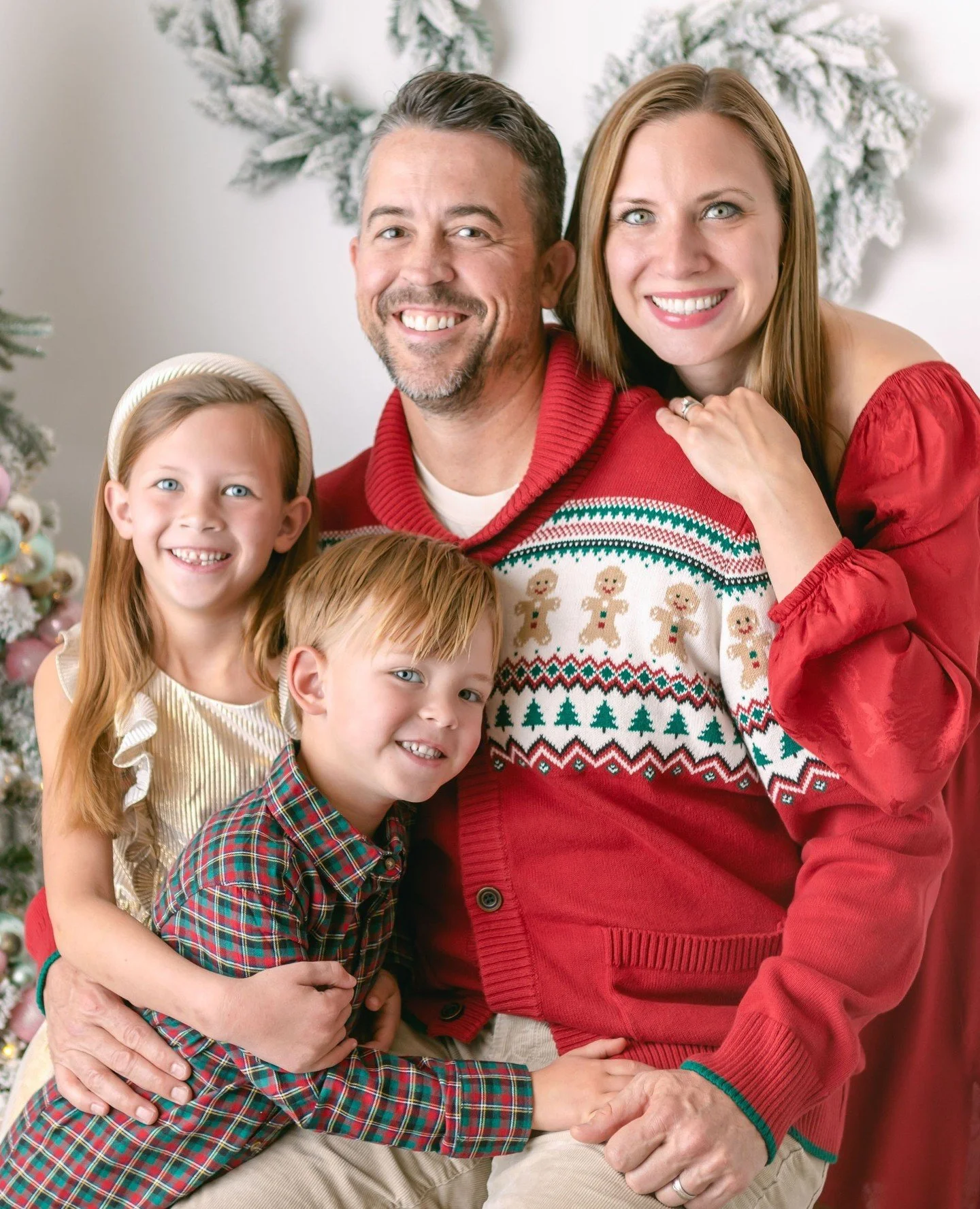 ⏰ Holiday Minis are filling up FAST!⁠
If you&rsquo;ve been waiting to book, now is the time. These short and sweet sessions are perfect for busy families who want festive portraits without the stress.⁠
⁠
📅 Limited weekends in November⁠
📸 10 minutes