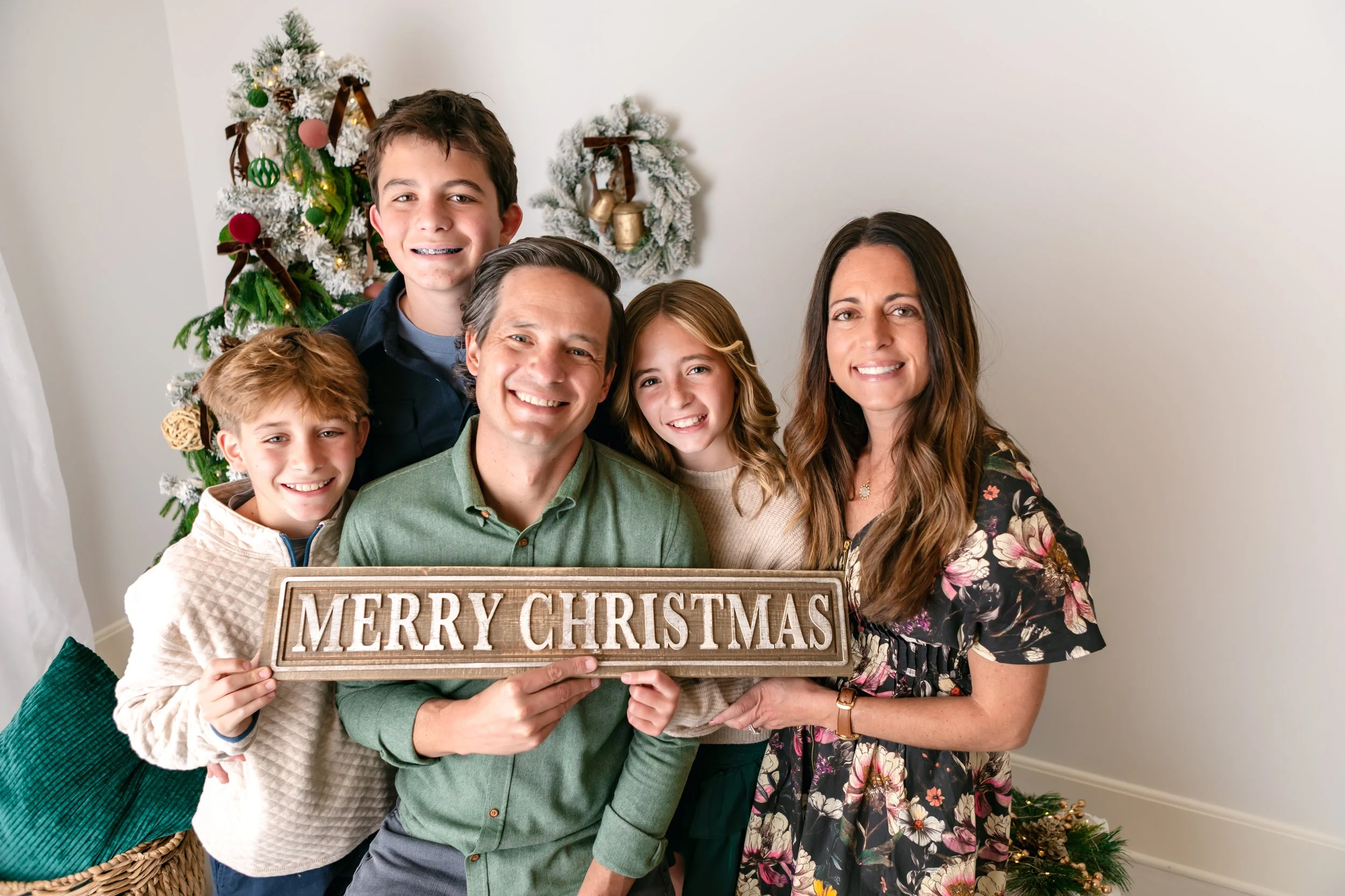Danitz Holiday Mini Session_2025-5850.jpg
