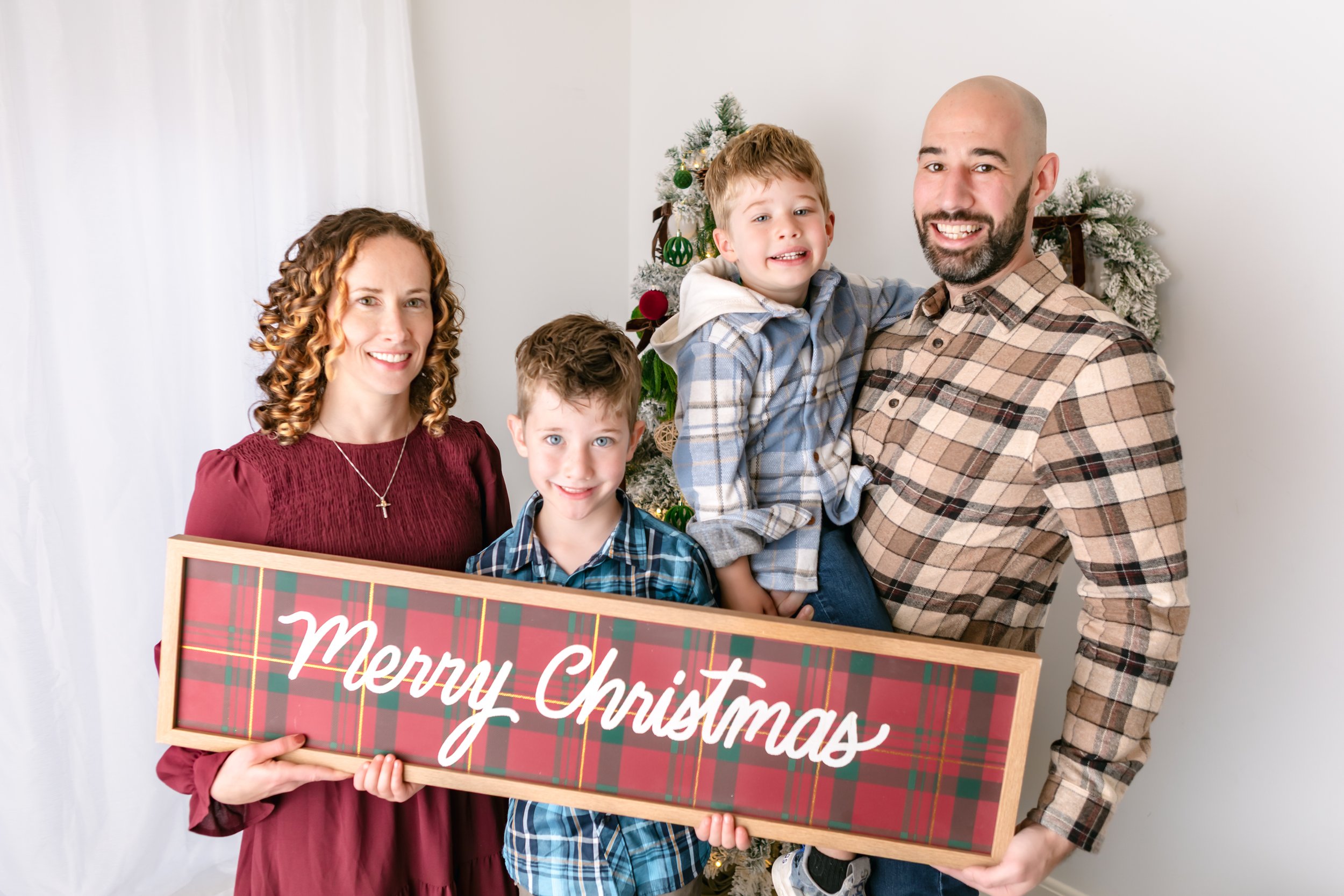 Stoneback Holiday Mini Session_2025-6631.jpg