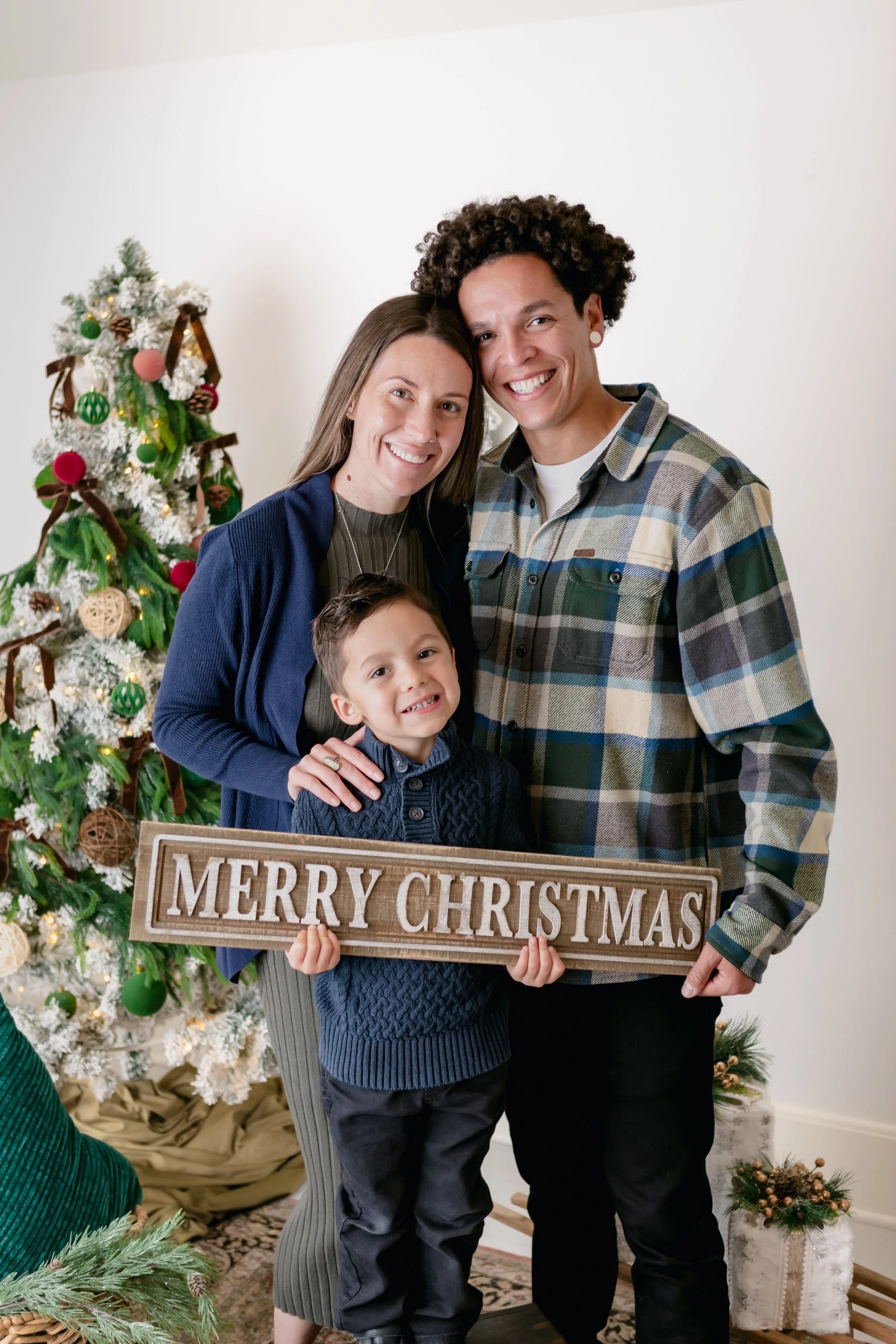 Rose Holiday Mini Session_2025-8765.jpg