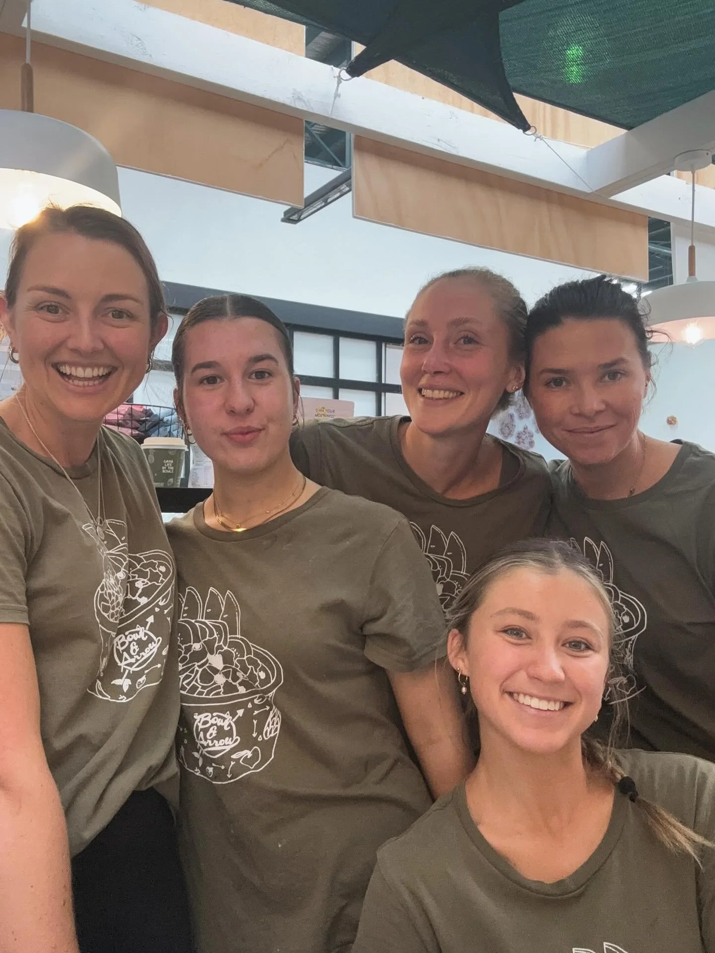 Always service with a smile with these cuties 🥰 pop in and see us this weekend for your bowl fix!
