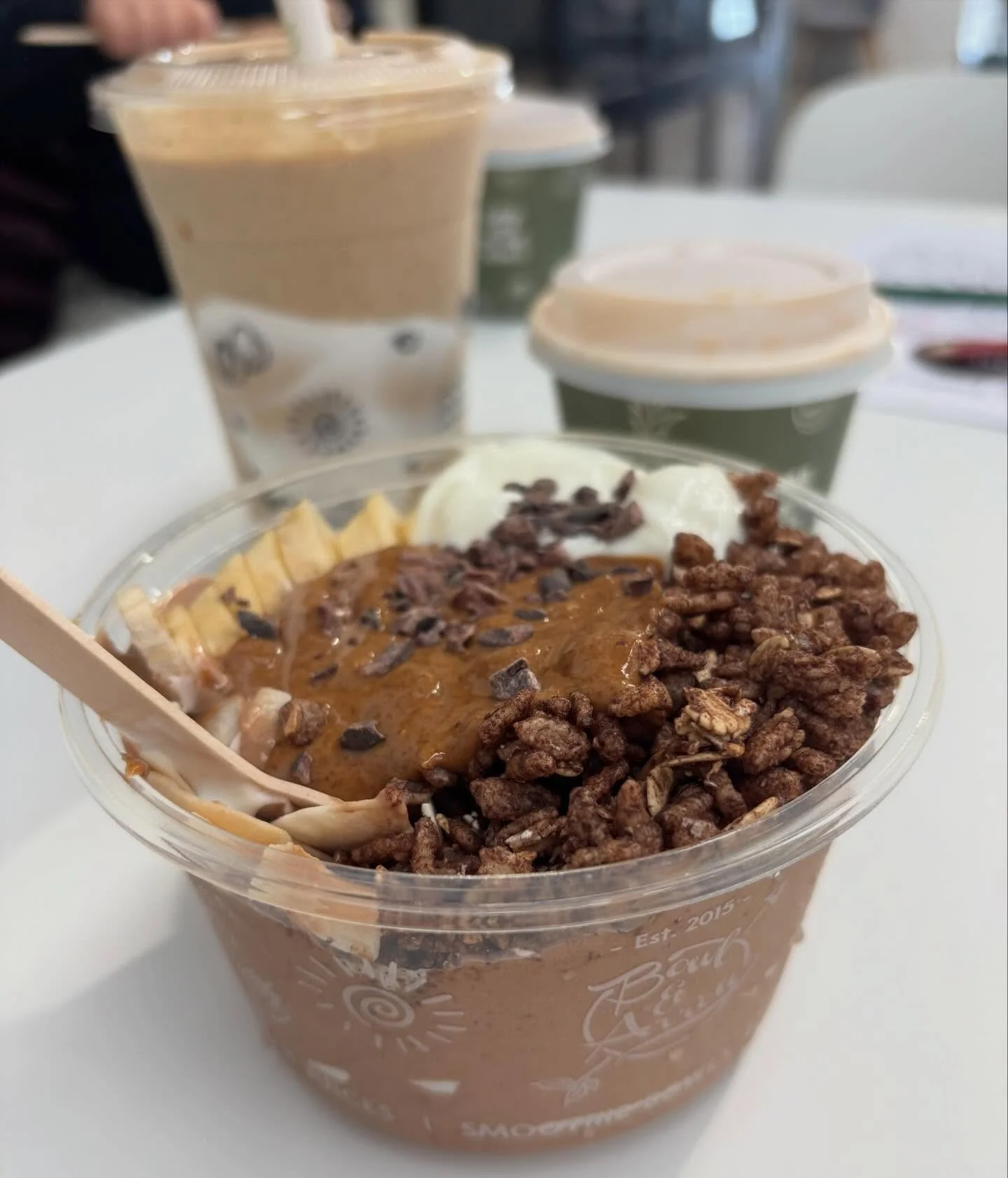 When you just can&rsquo;t quite decide what to get&hellip; get it all! 🙏🏻 #choccaramel #smoothiebowl #smoothie