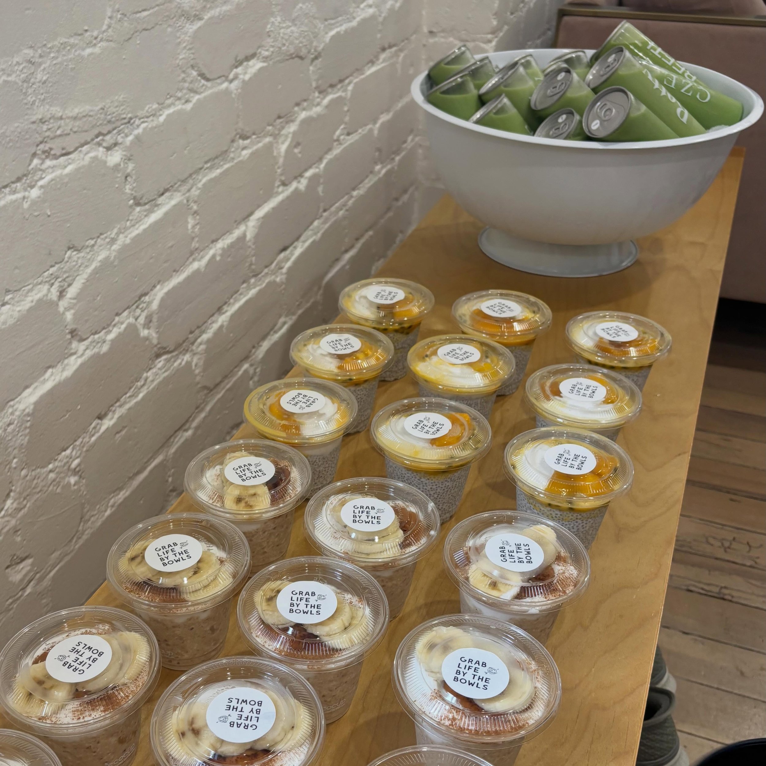 Grab life by the bowls 😍 the perfect healthy snack cup addition for any wellness focused event or occasion #catering #auckland #wellness #breakfast