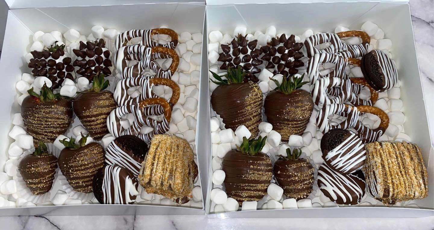Snack boxes are the best last minute treats for someone!😋
&bull;
#snackbox #chocolatecoveredstrawberries #chocolatecoveredoreos #chocolatecoveredtreats
