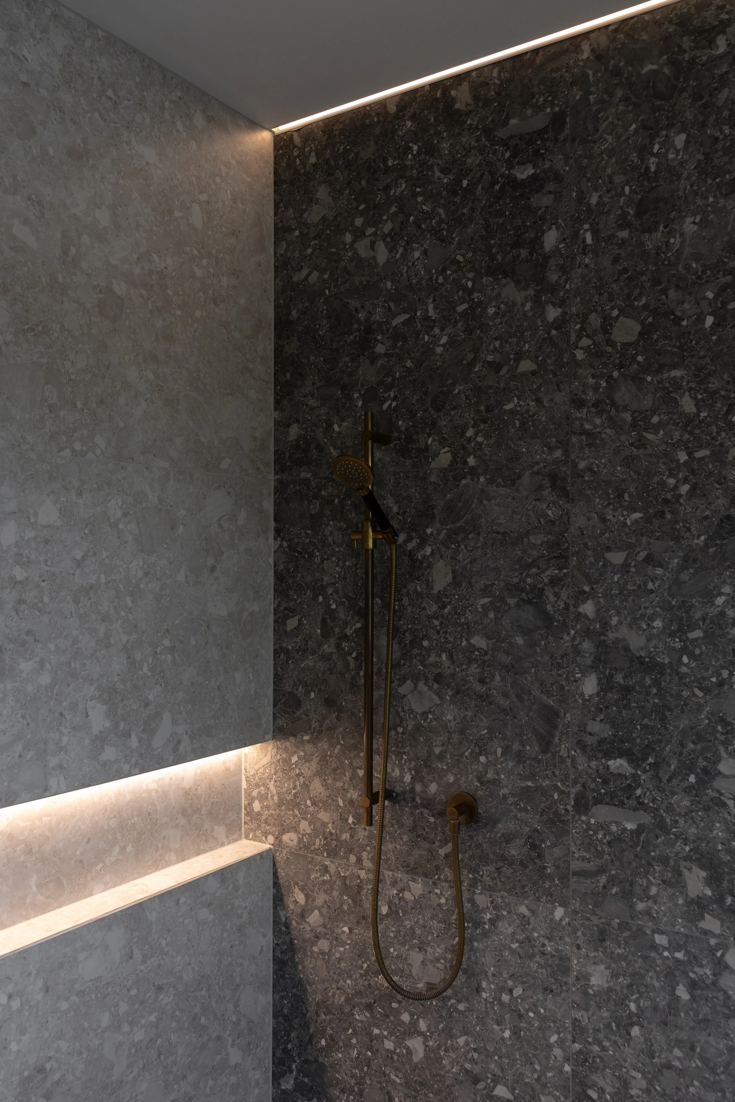 Main Bath 2.jpg