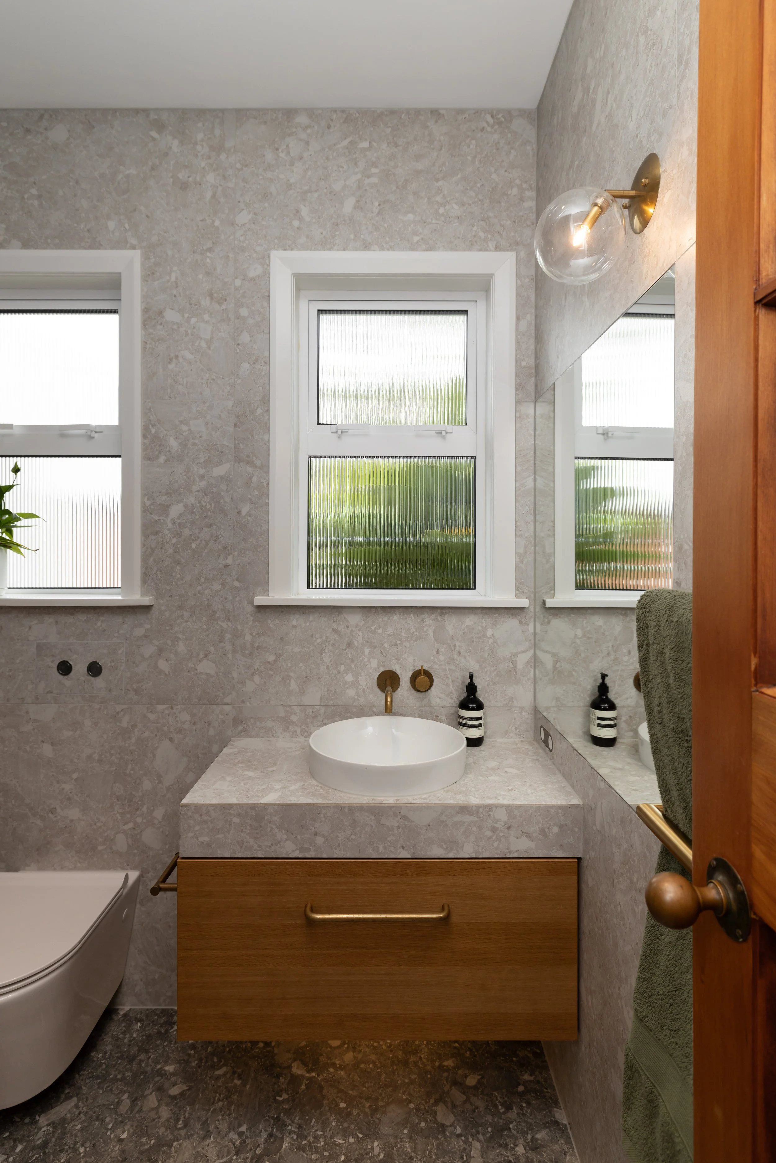 Main Bath.jpg