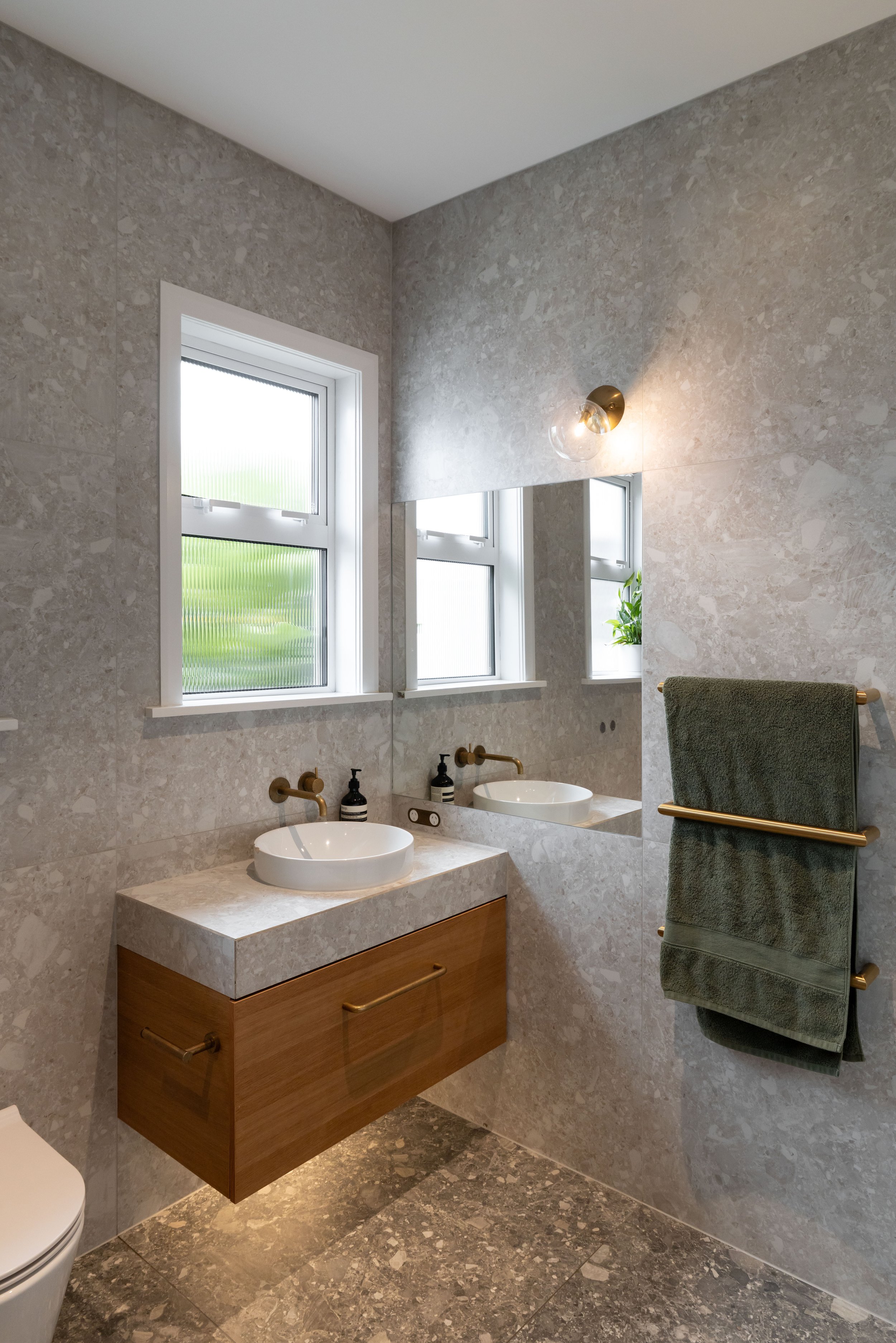 Main bath 5.jpg