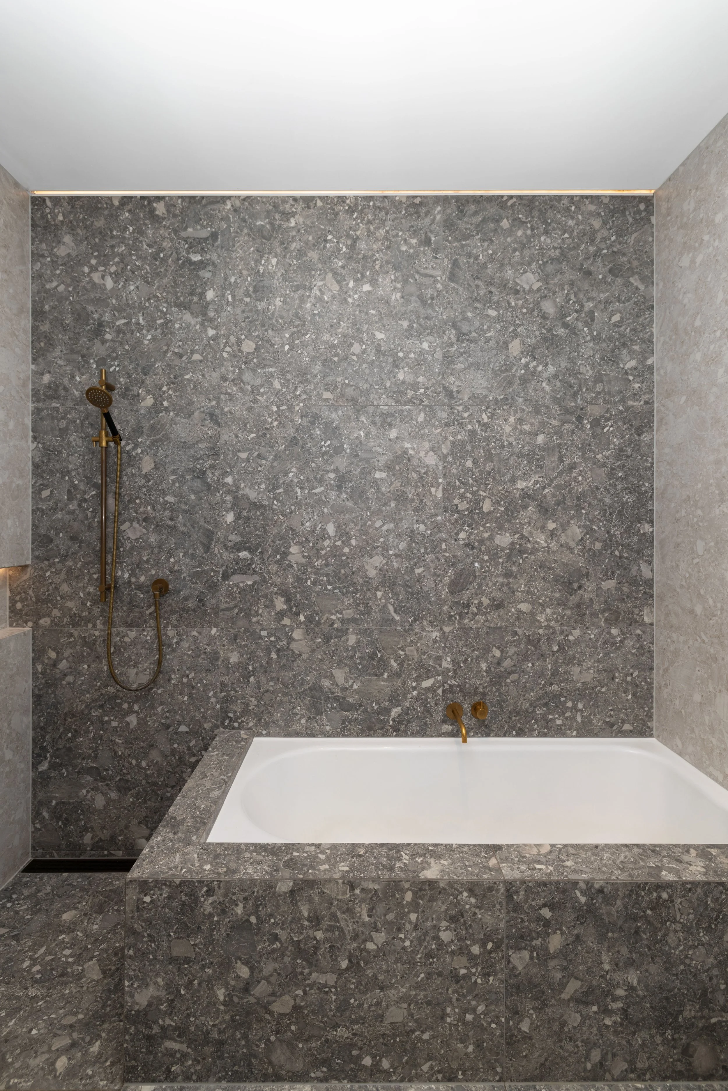 Main Bath 1 _ .jpg