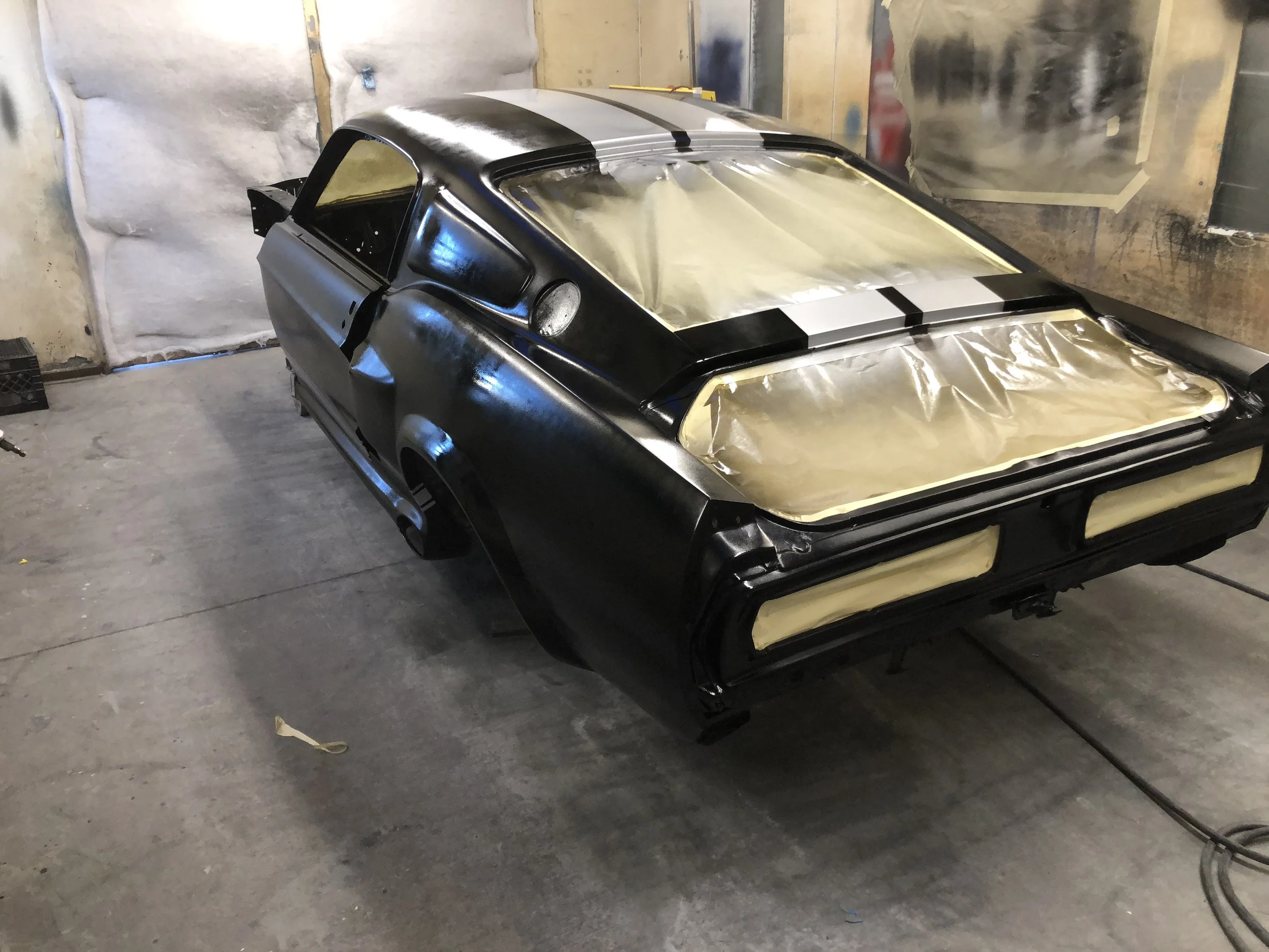 Raven Black w/Silver Frost Stripes, 67 E Mustang