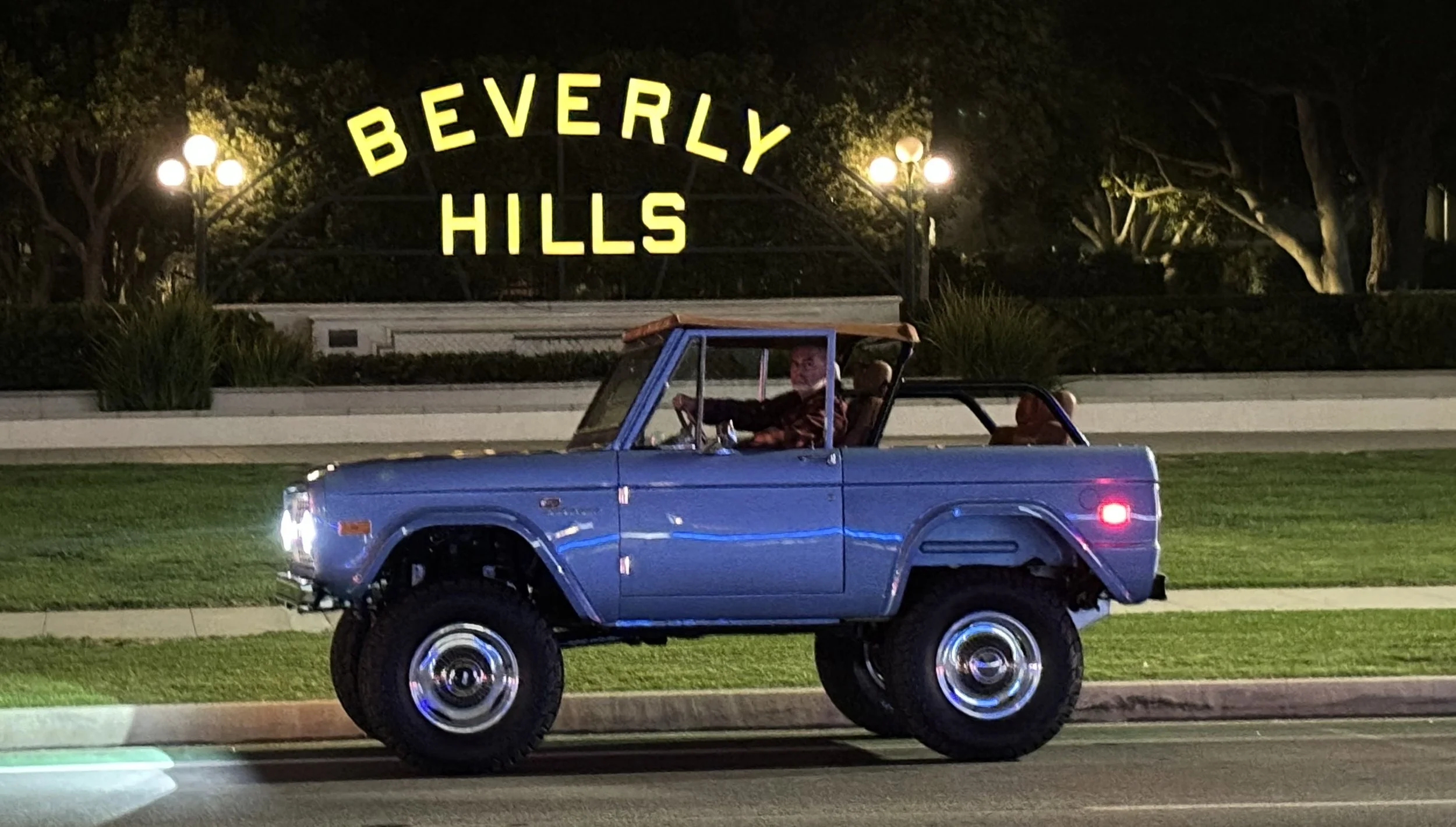 Beverly Hills, that's the place we wanna be..... Southern California isn't short on amazing landmark spots, and well since we need miles anyway why not take advantage of some fantastic locations gorilla style