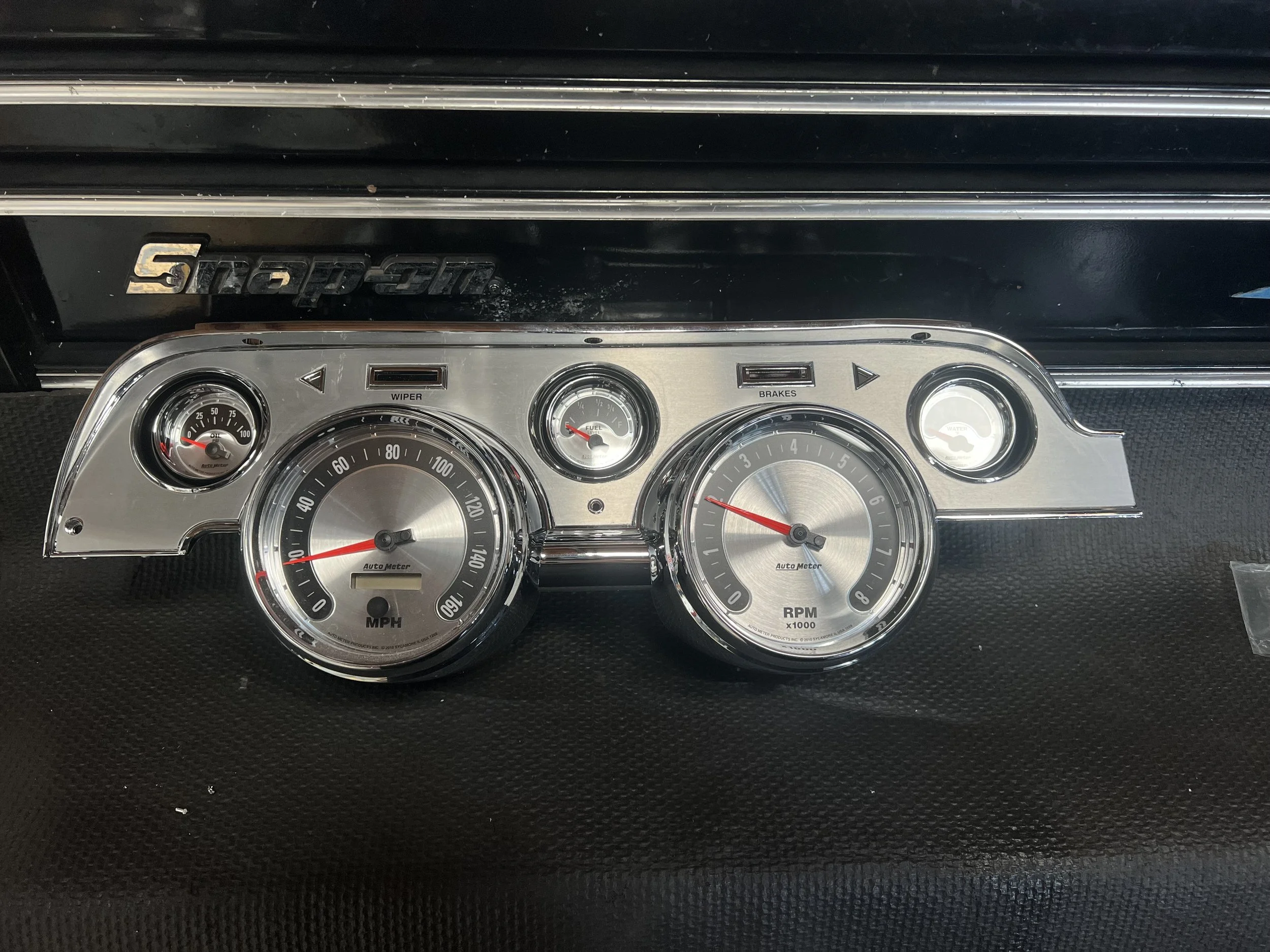 American Muscle serioes installed in a Scott drake aftermarket cluster