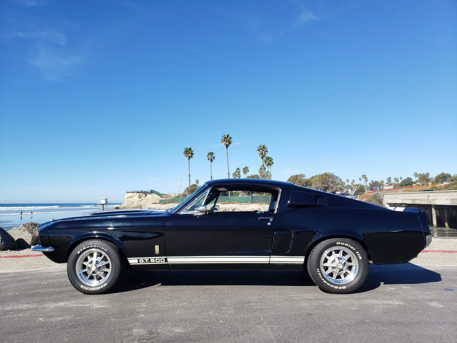 Just like Carrol meant them to be, this Shelby clone is a fun driver, with its 5speed manual transmission she's a great beach cruiser, at home carving the hill sides of Julian, or cruising up the 5 freeway to the 101 and thru the streets of downtown 