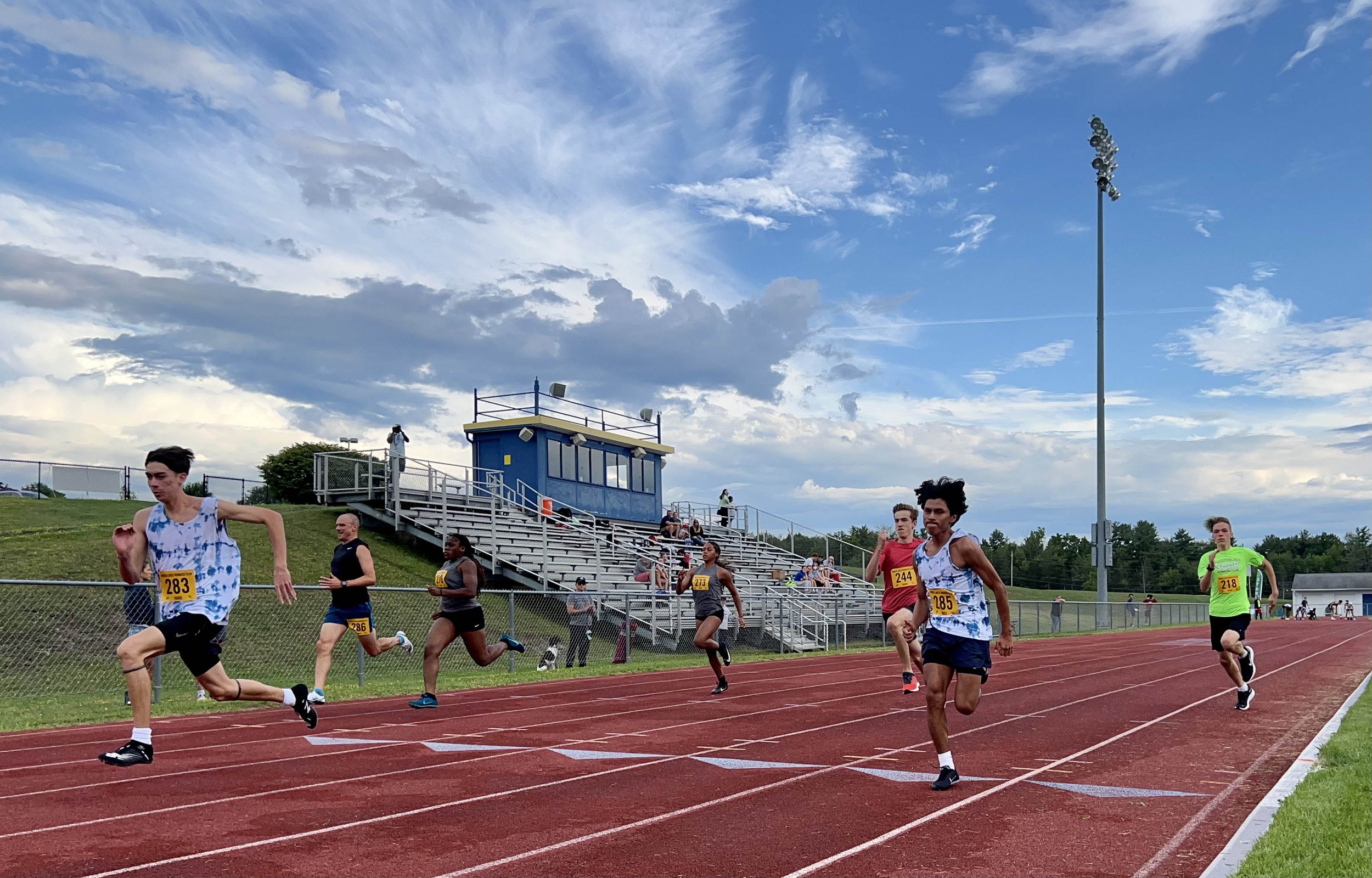 Liam-Andres-Liz-Tatiana 100m.jpg
